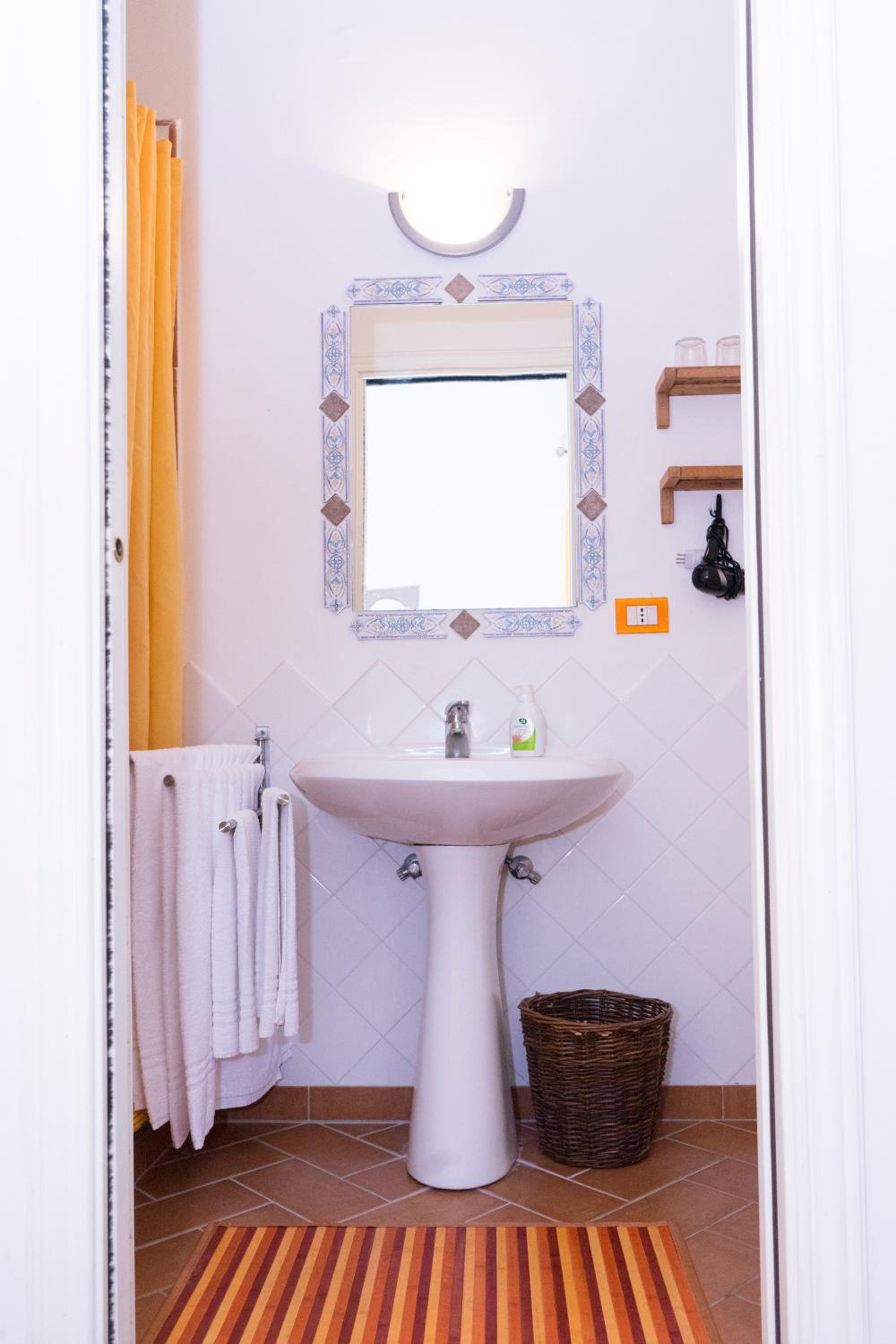Double or Twin Room - Photo 13