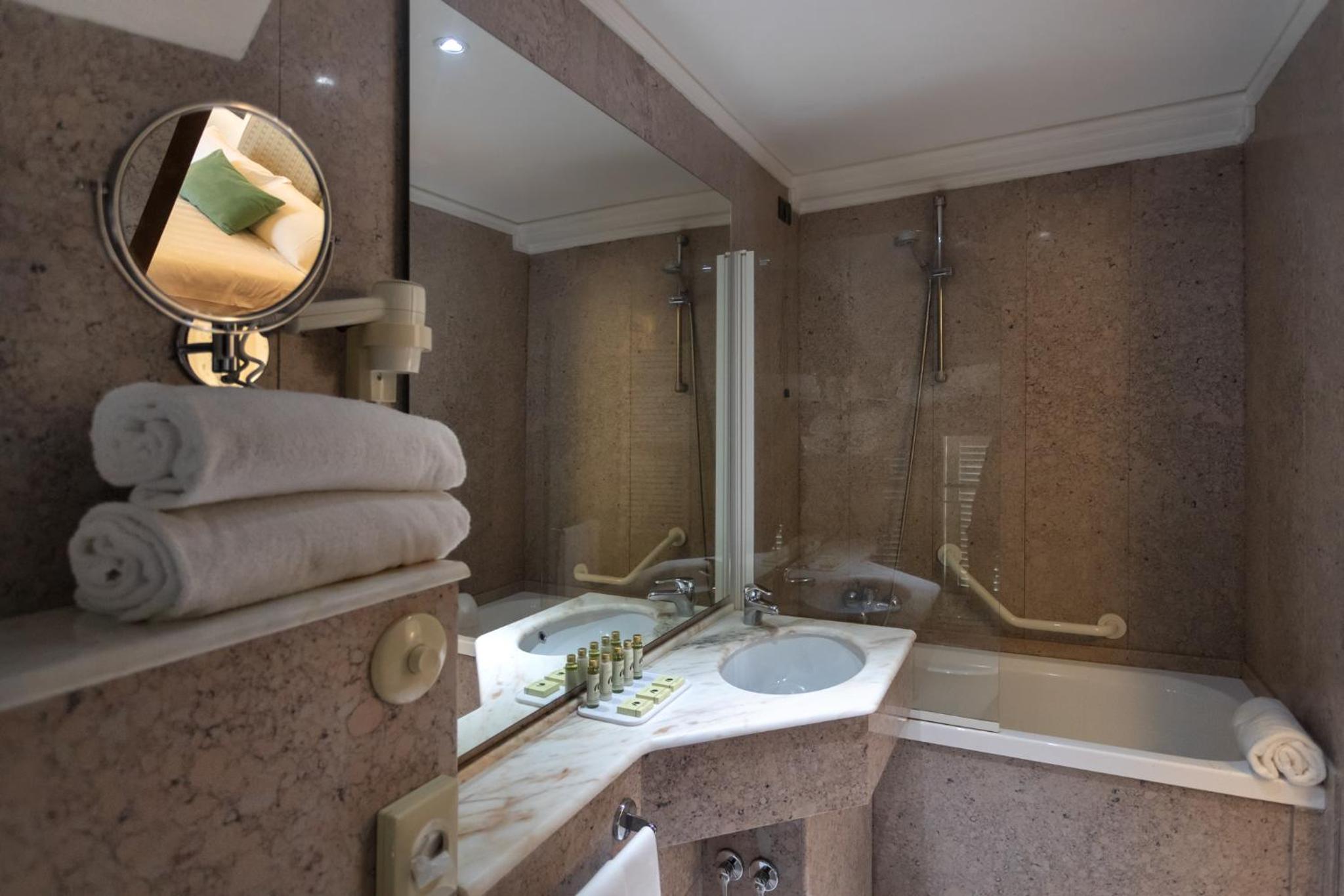 Classic Double Room with Valley View - Photo 6