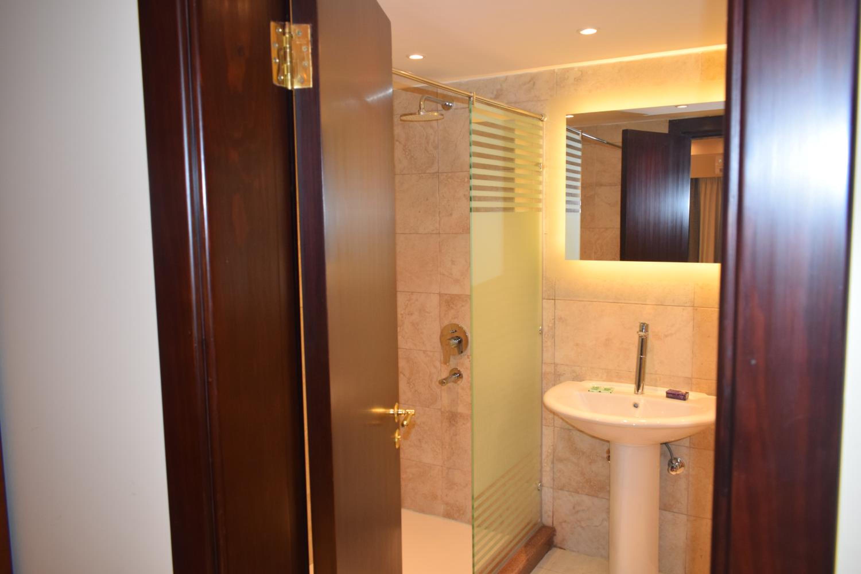 Deluxe Twin Room - Photo 20