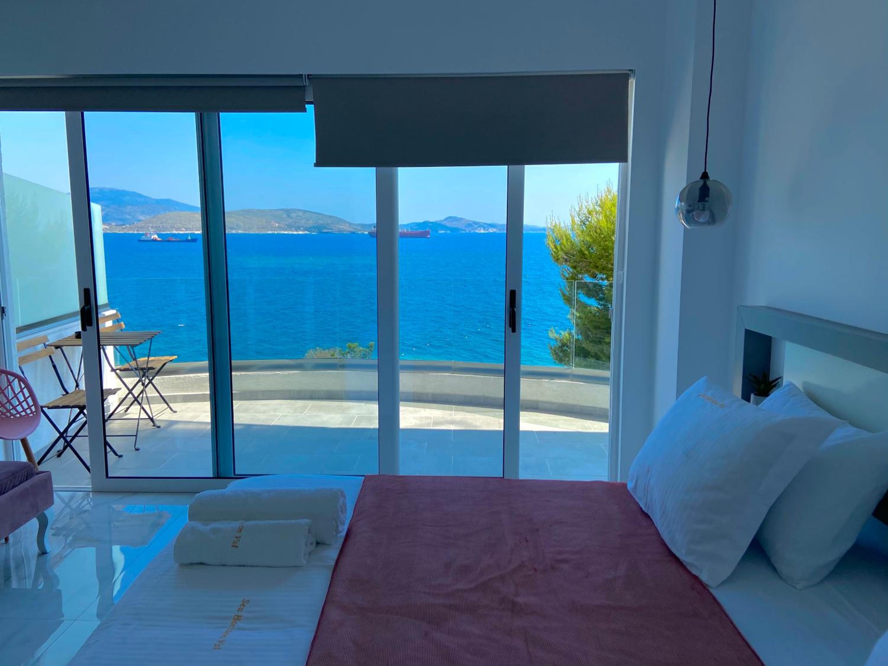 Deluxe Suite with Sea View photo 3