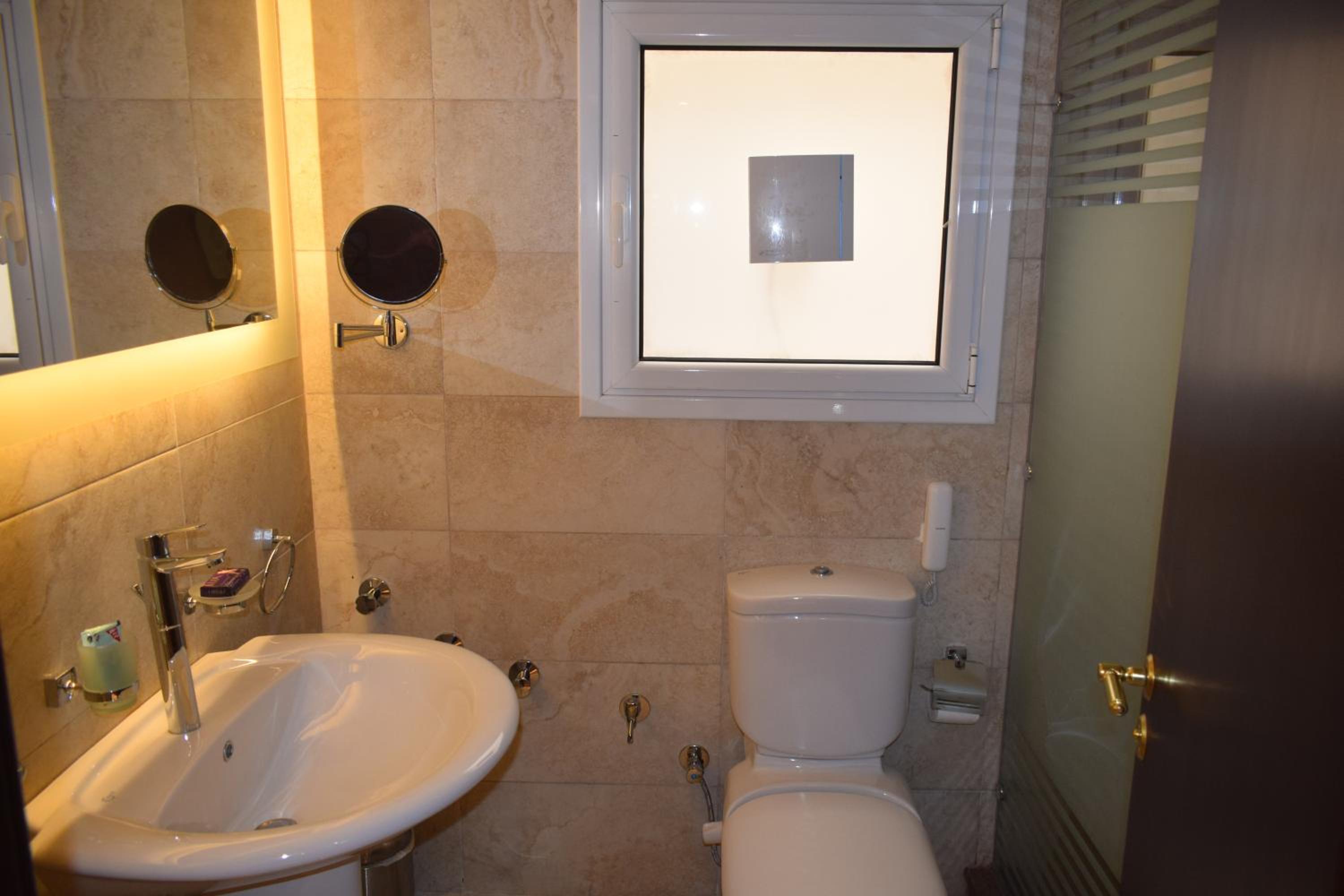 Deluxe Triple Room - Photo 5