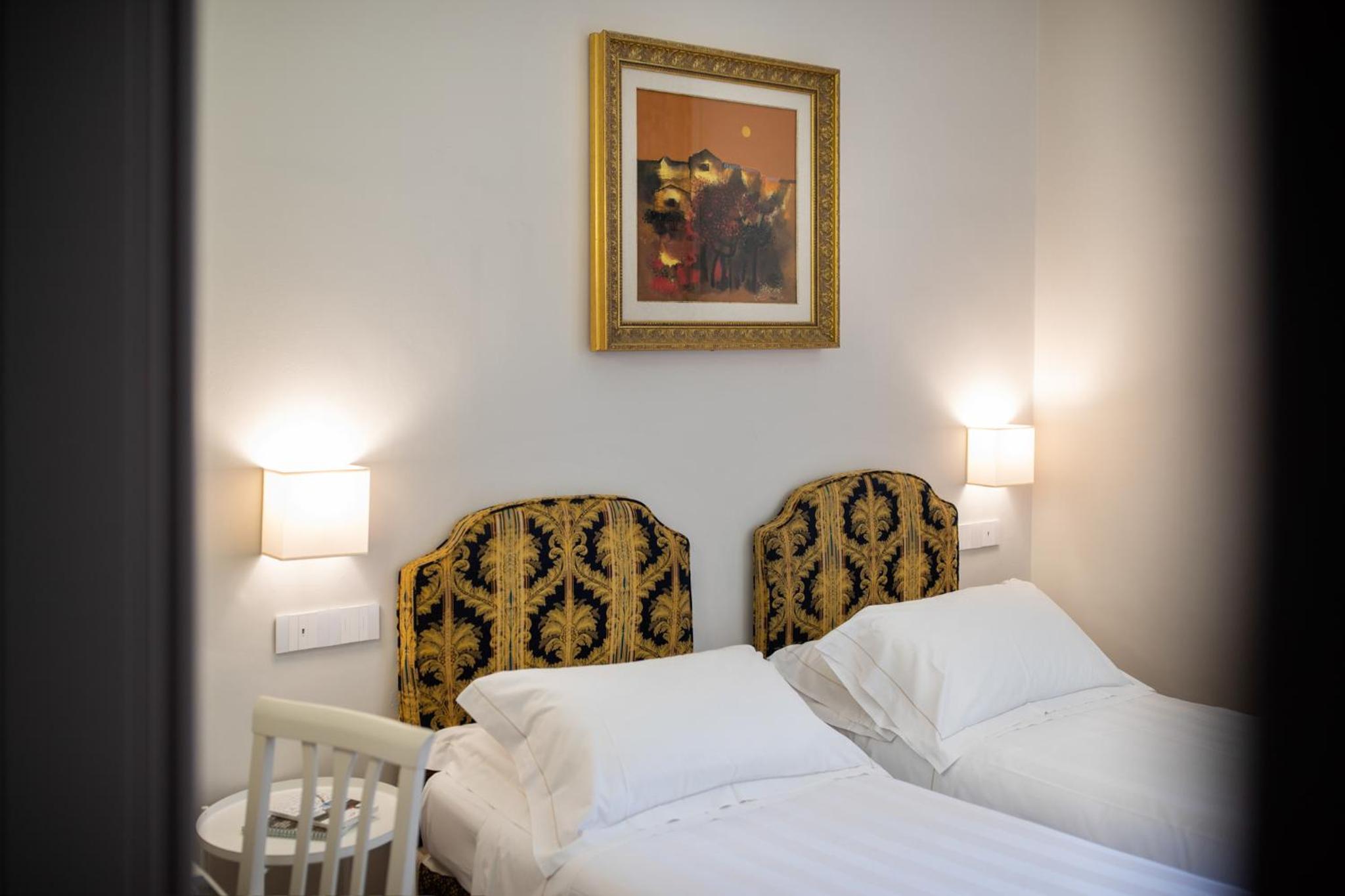 Classic Double or Twin Room - Photo 6