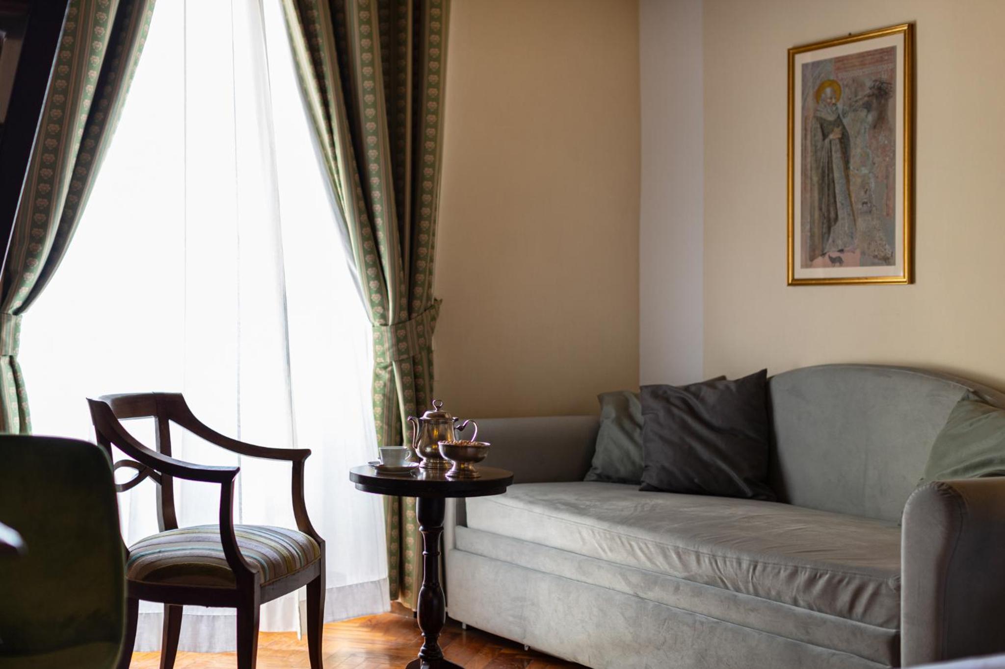 Family Room (5 Adults) - Photo 9