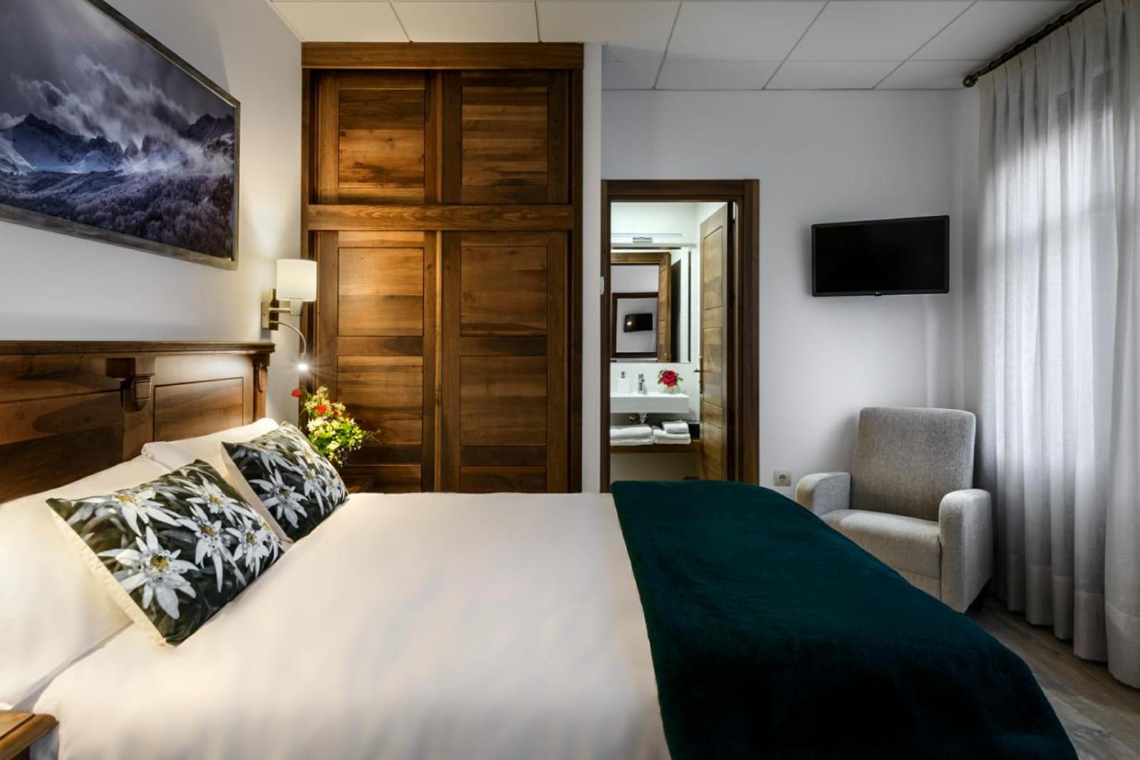 Double Room with Private Bathroom photo 2