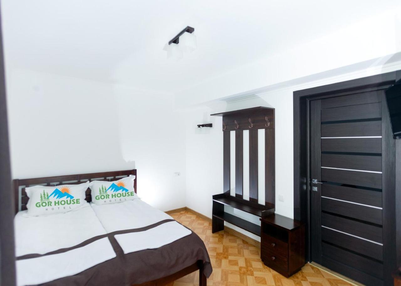 Double or Twin Room with Mountain View