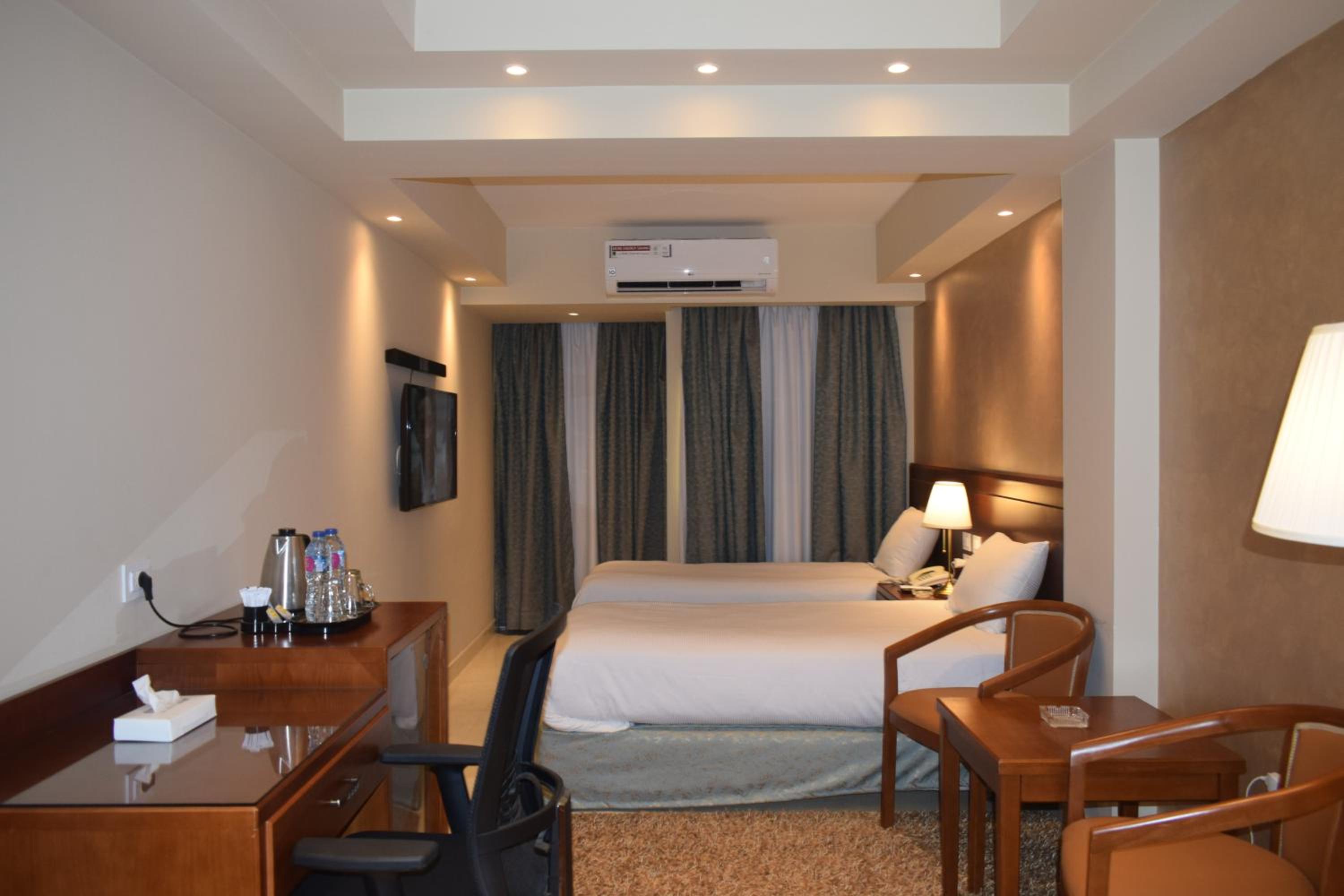 Deluxe Twin Room - Photo 23