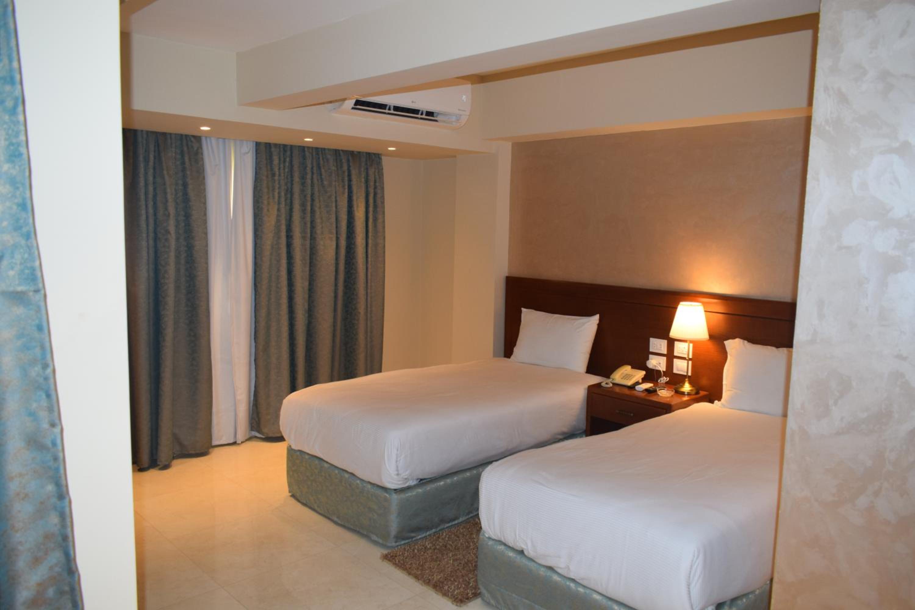 Deluxe Twin Room - Photo 6