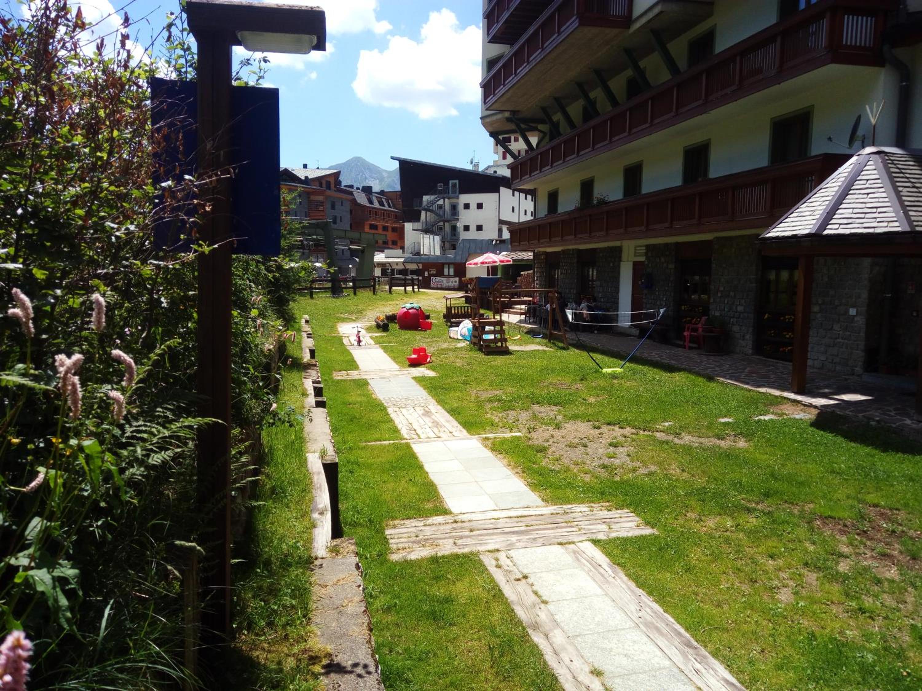 Apartment with Mountain View photo 2