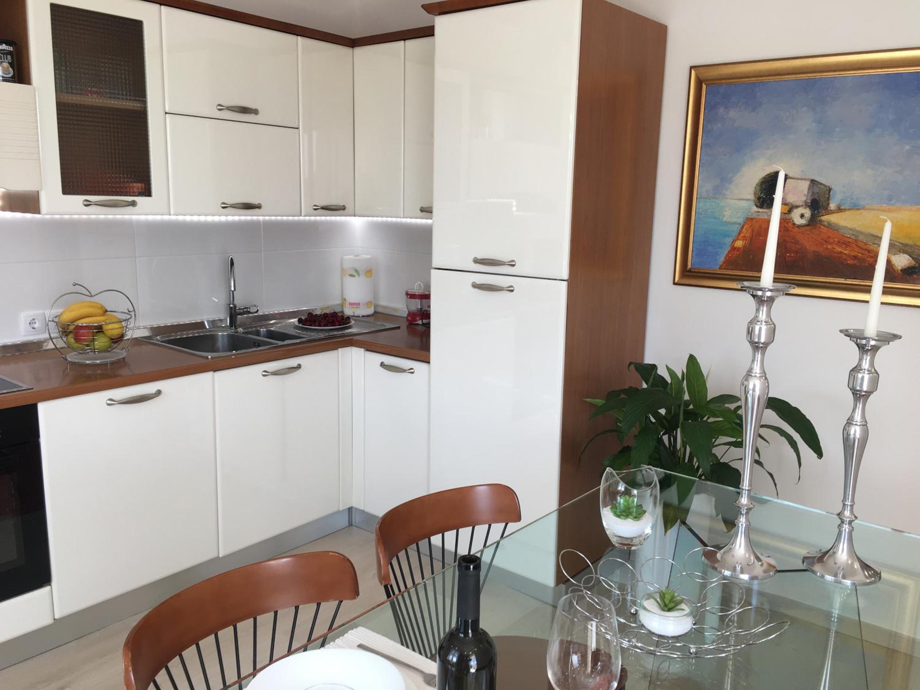 Apartment with Balcony - Photo 16