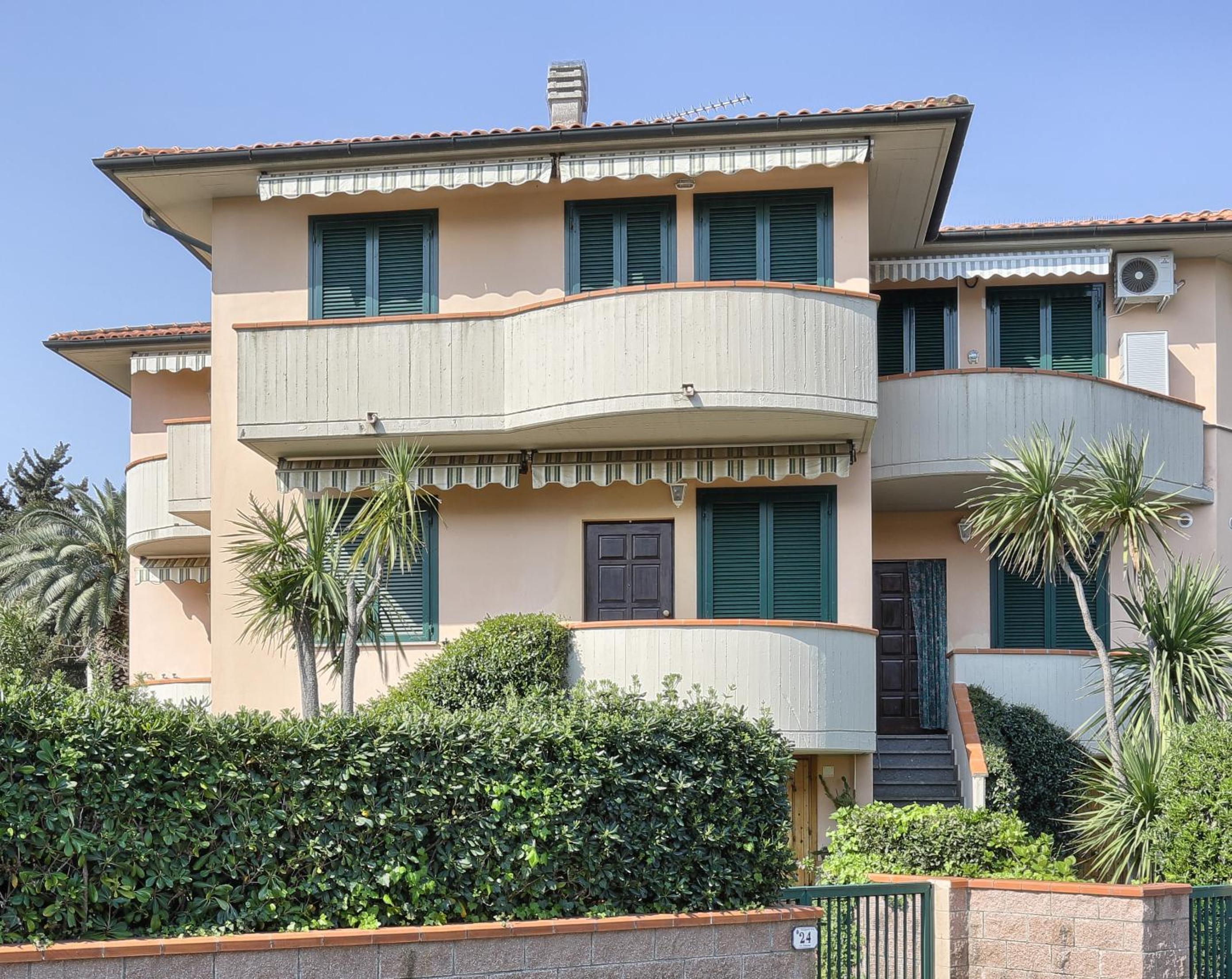 Apartment with Garden View - Photo 13
