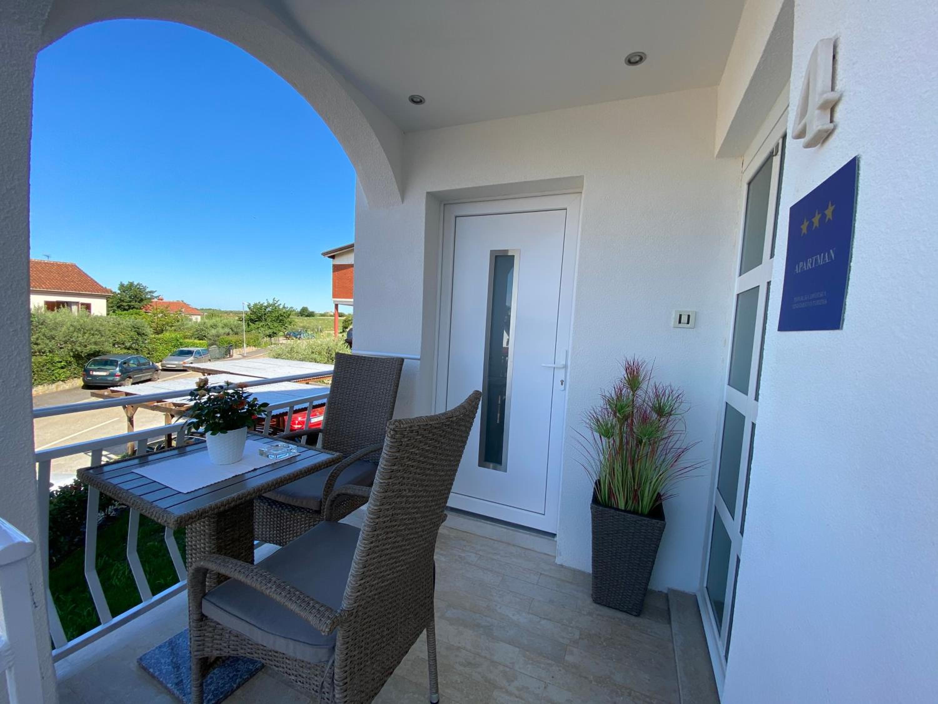 Apartment with Balcony - Photo 28