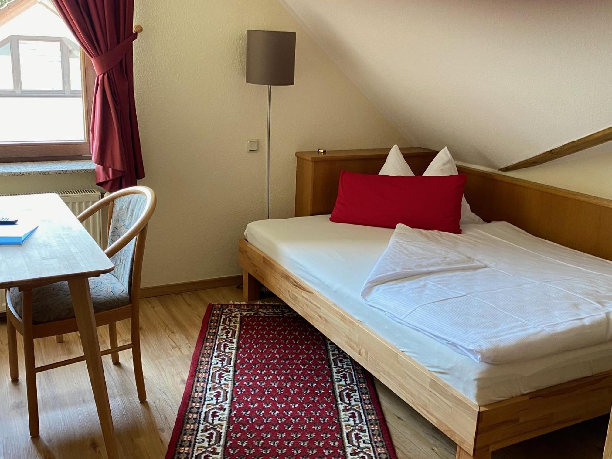 Single Room with 55 in Bed