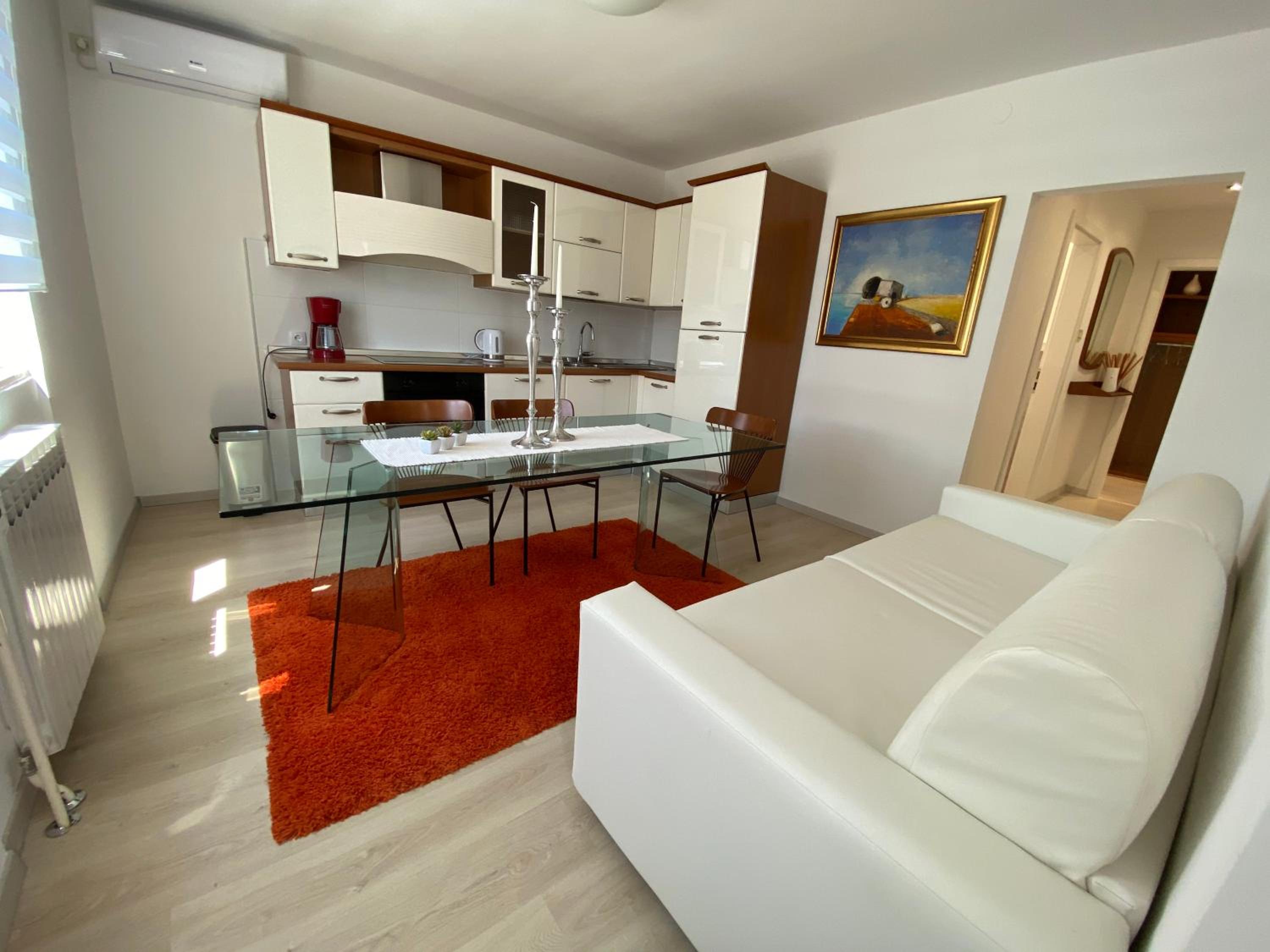 Apartment with Balcony - Photo 23