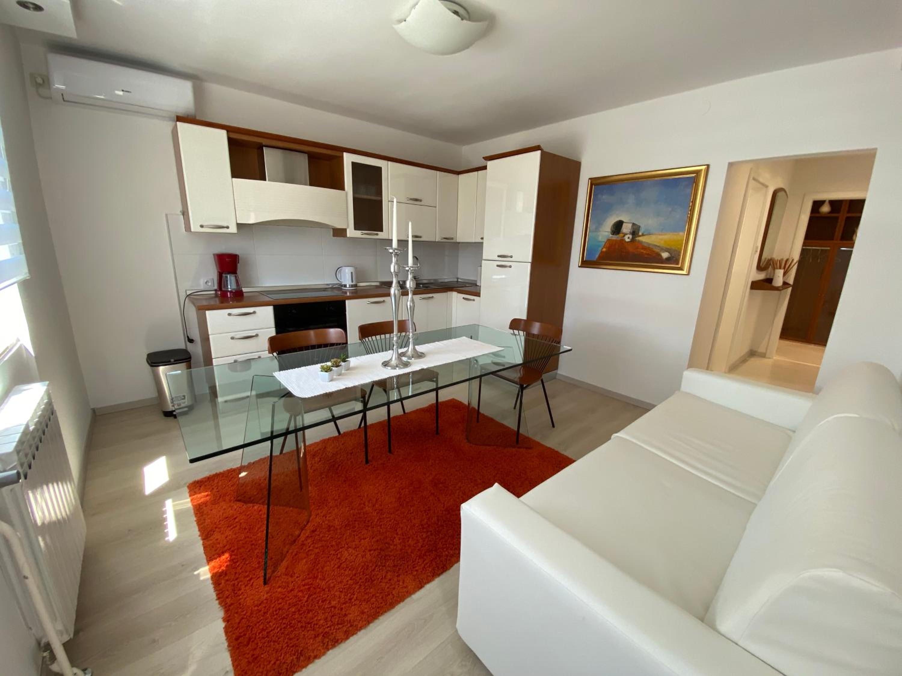 Apartment with Balcony - Photo 9