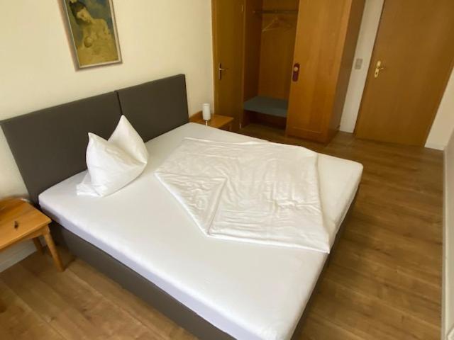 Economy Double or Twin Room - Photo 9