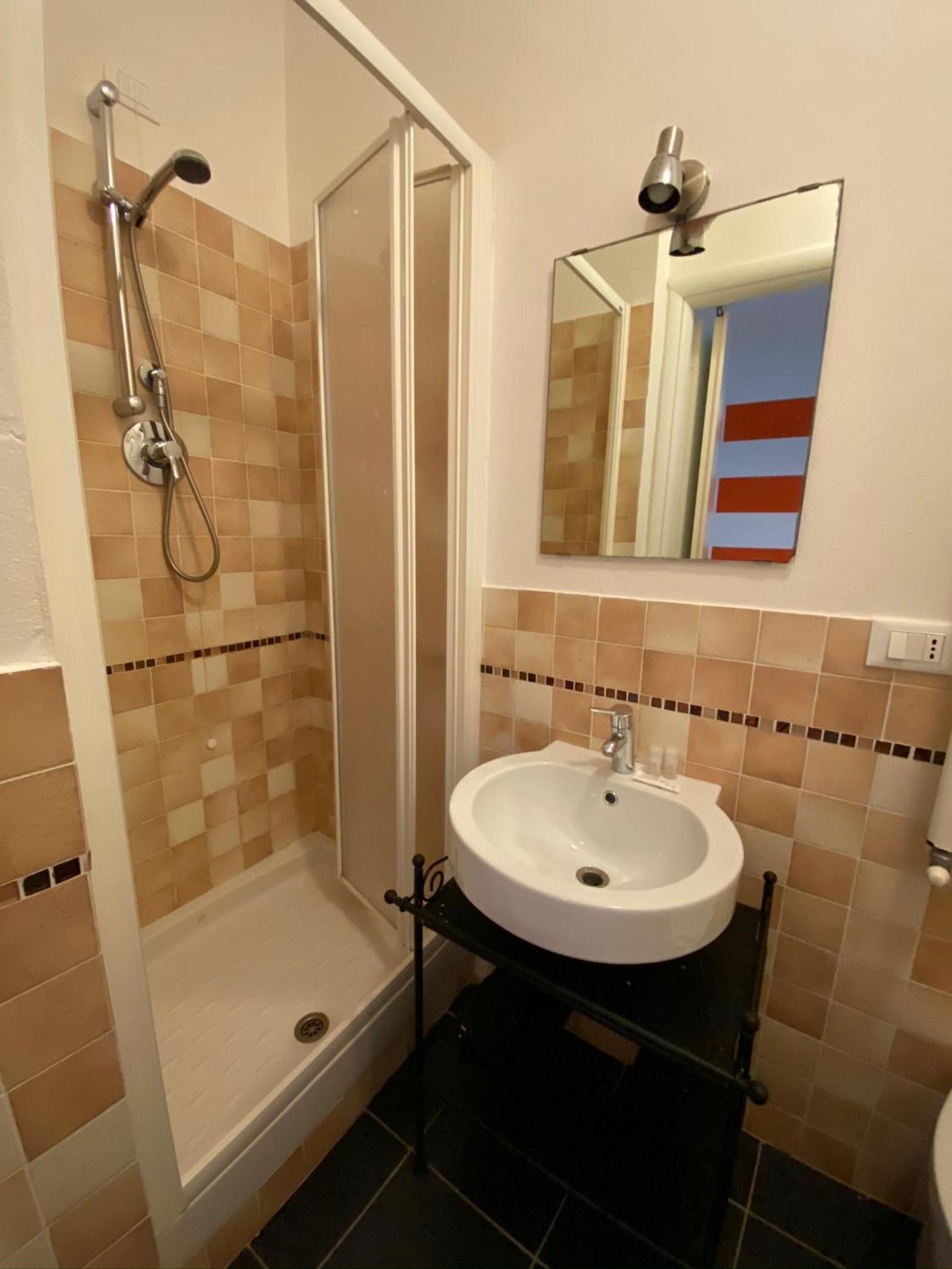 Economy Double Room photo 2