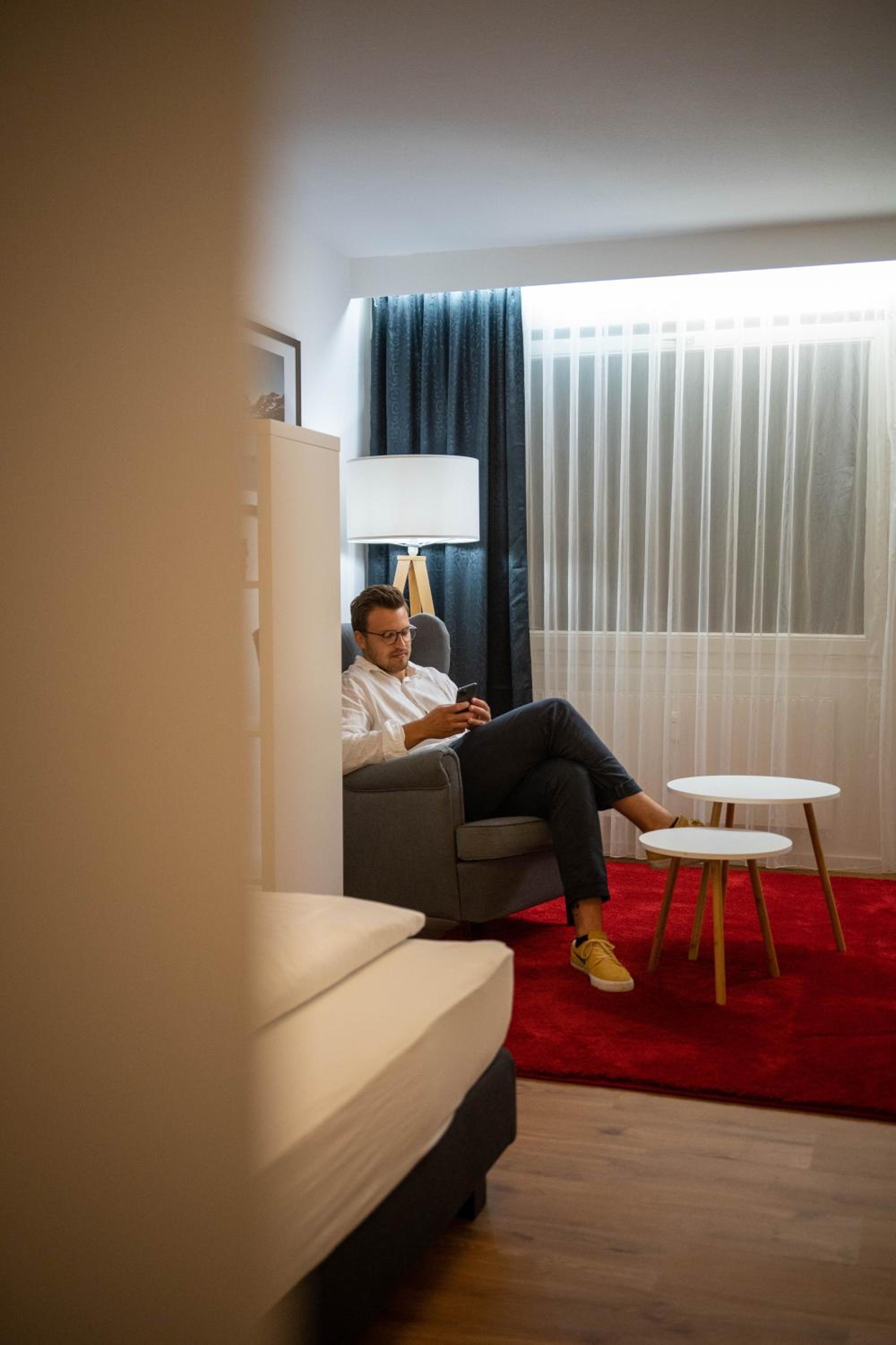 Apartment Economy - Photo 4