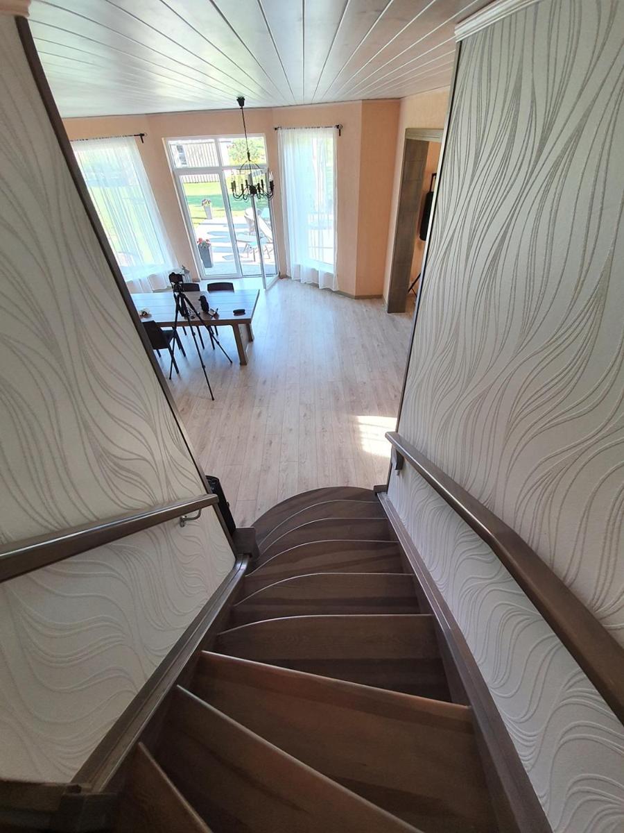 Six-Bedroom House - Photo 11