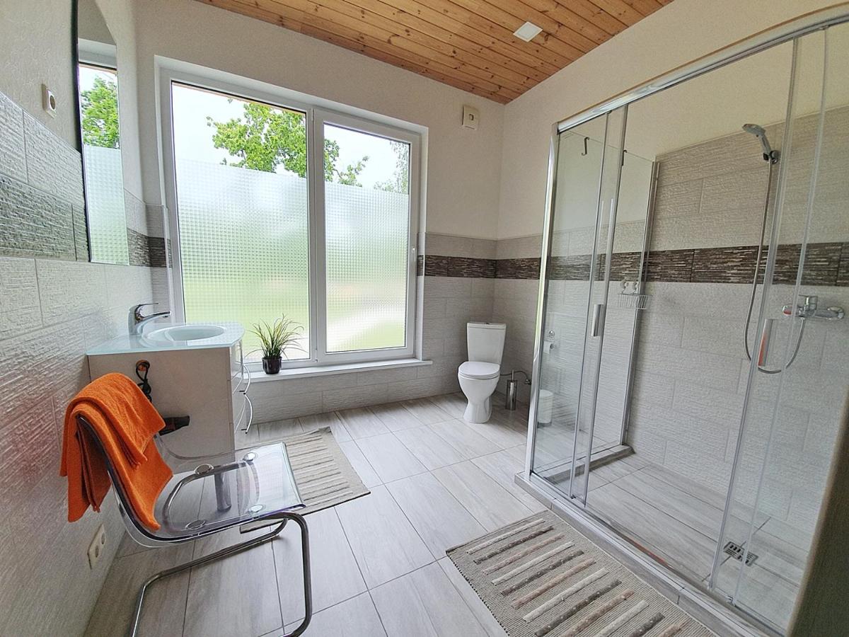 Six-Bedroom House - Photo 13
