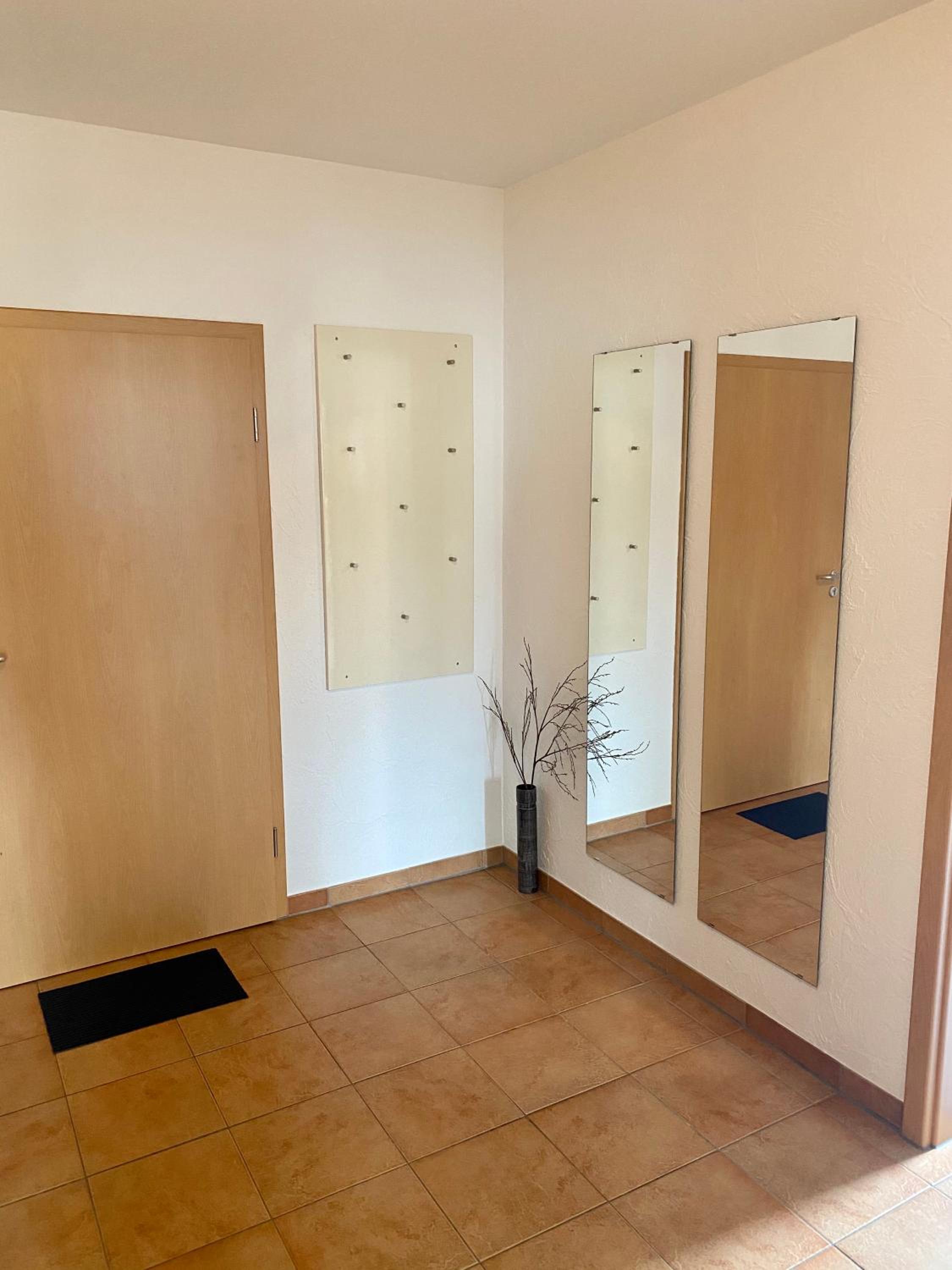 Apartment - Split Level - Photo 1