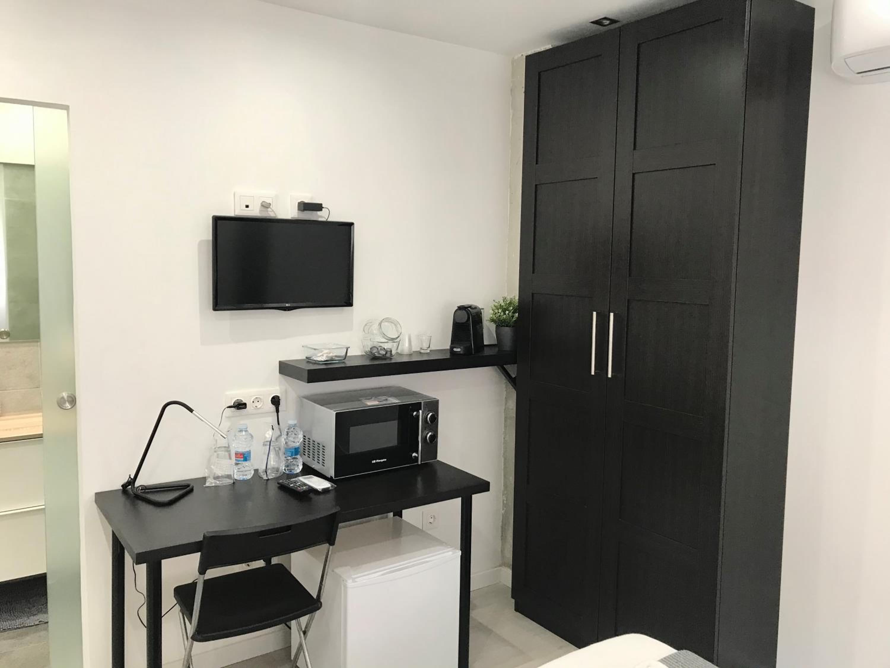 Double Room with Private Bathroom photo 2