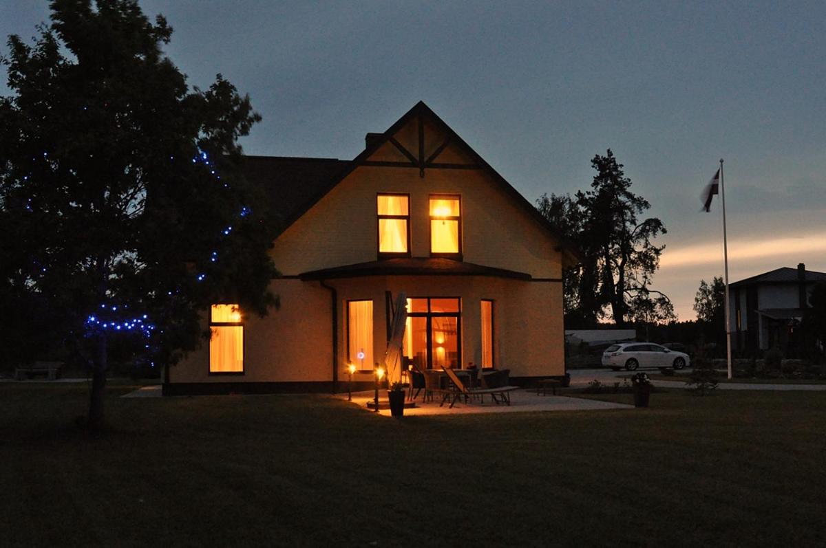 Six-Bedroom House - Photo 15