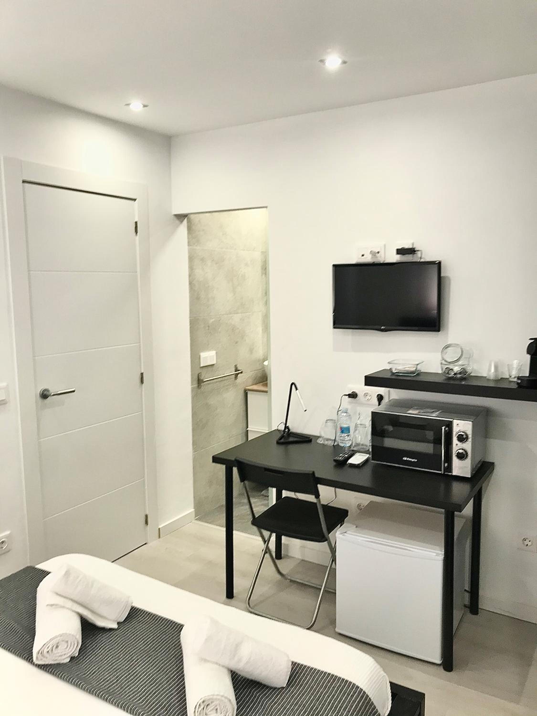 Double Room with Private Bathroom photo 3