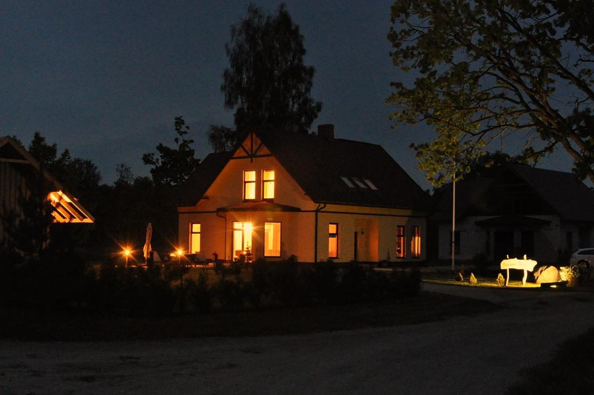 Six-Bedroom House - Photo 39