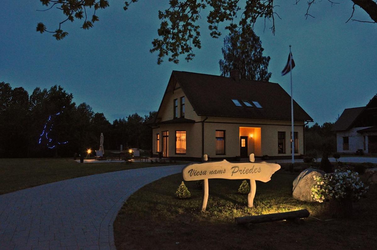 Six-Bedroom House - Photo 16