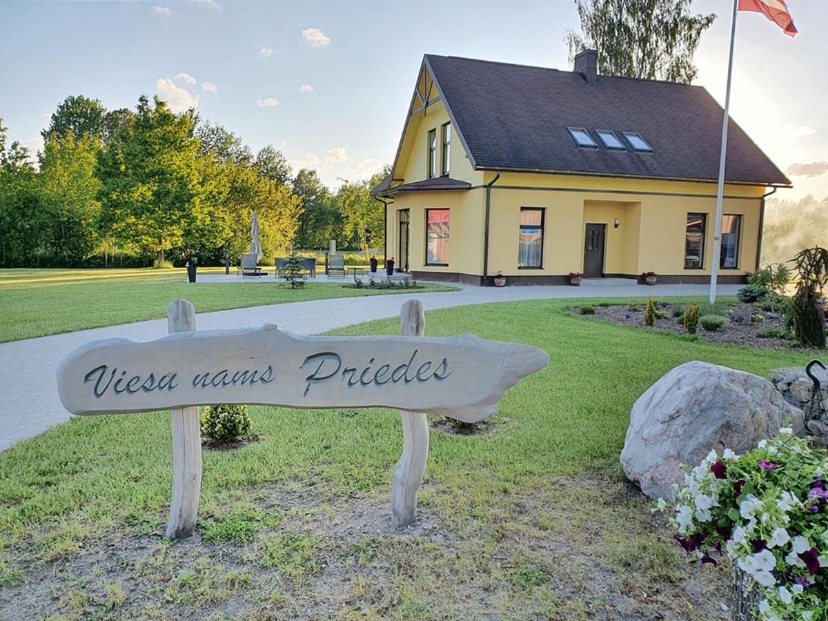 Six-Bedroom House - Photo 18