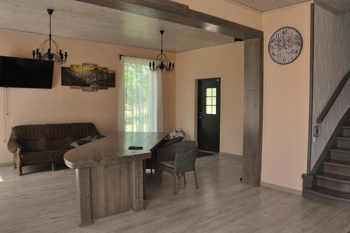 Six-Bedroom House - Photo 23