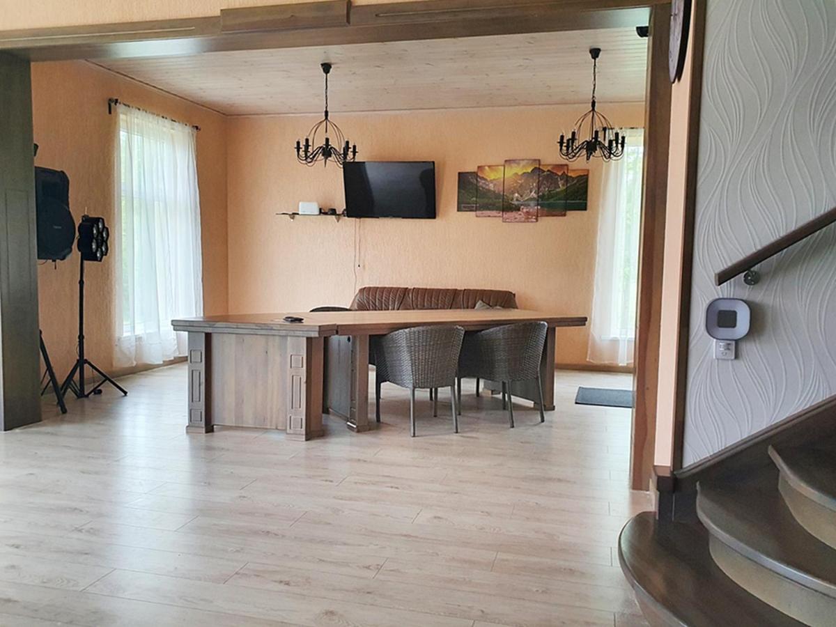 Six-Bedroom House - Photo 24