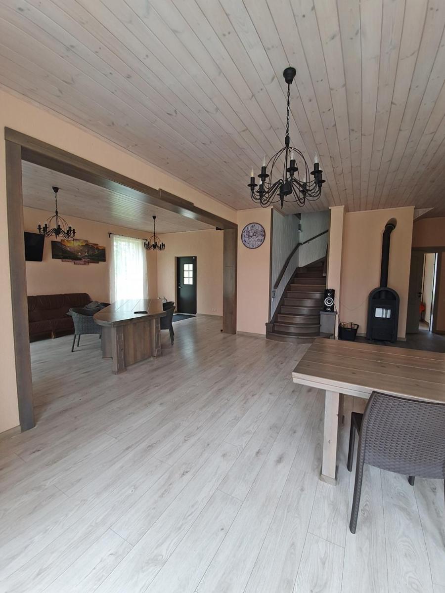 Six-Bedroom House - Photo 25