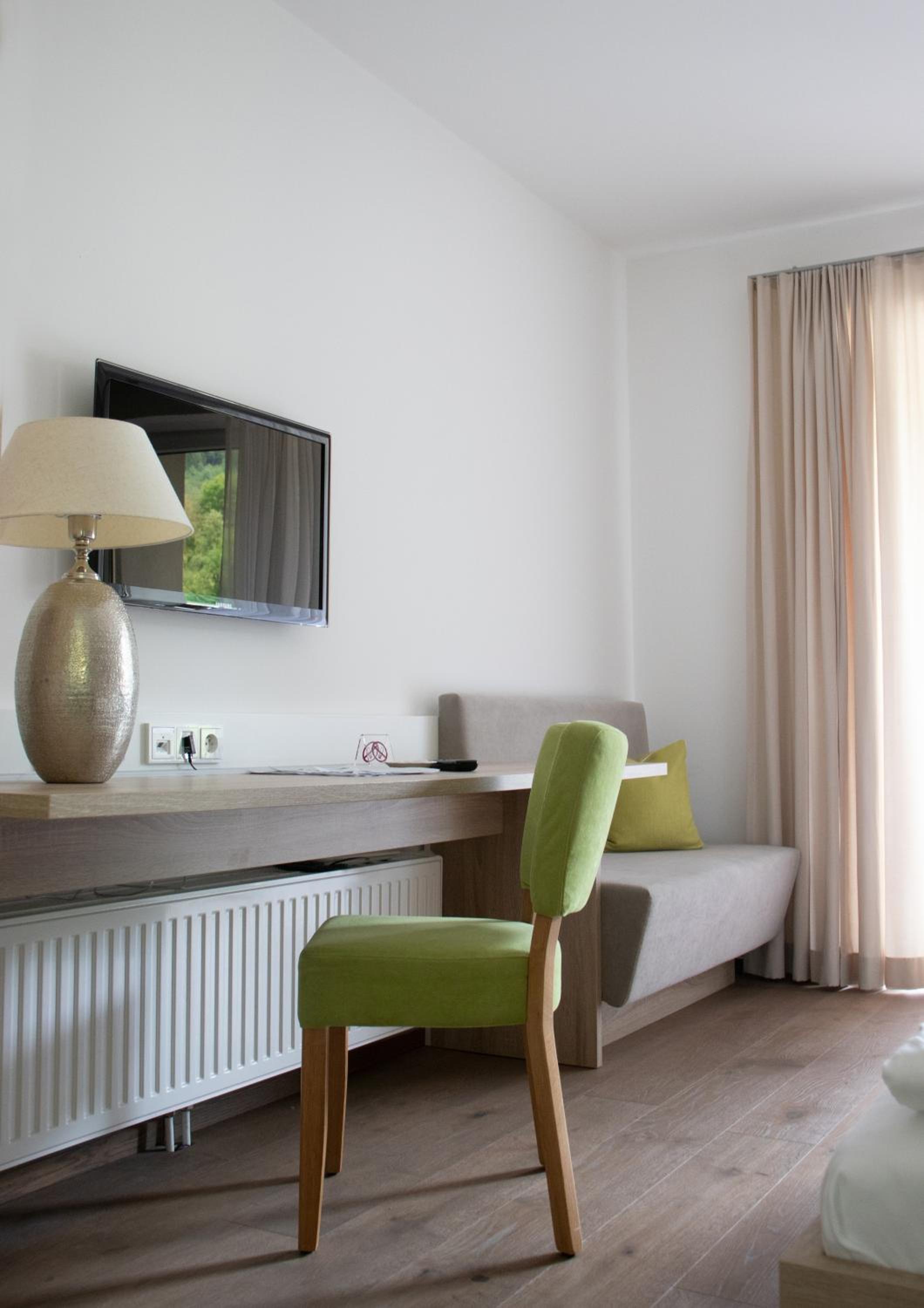 Deluxe Double Room with Balcony photo 3