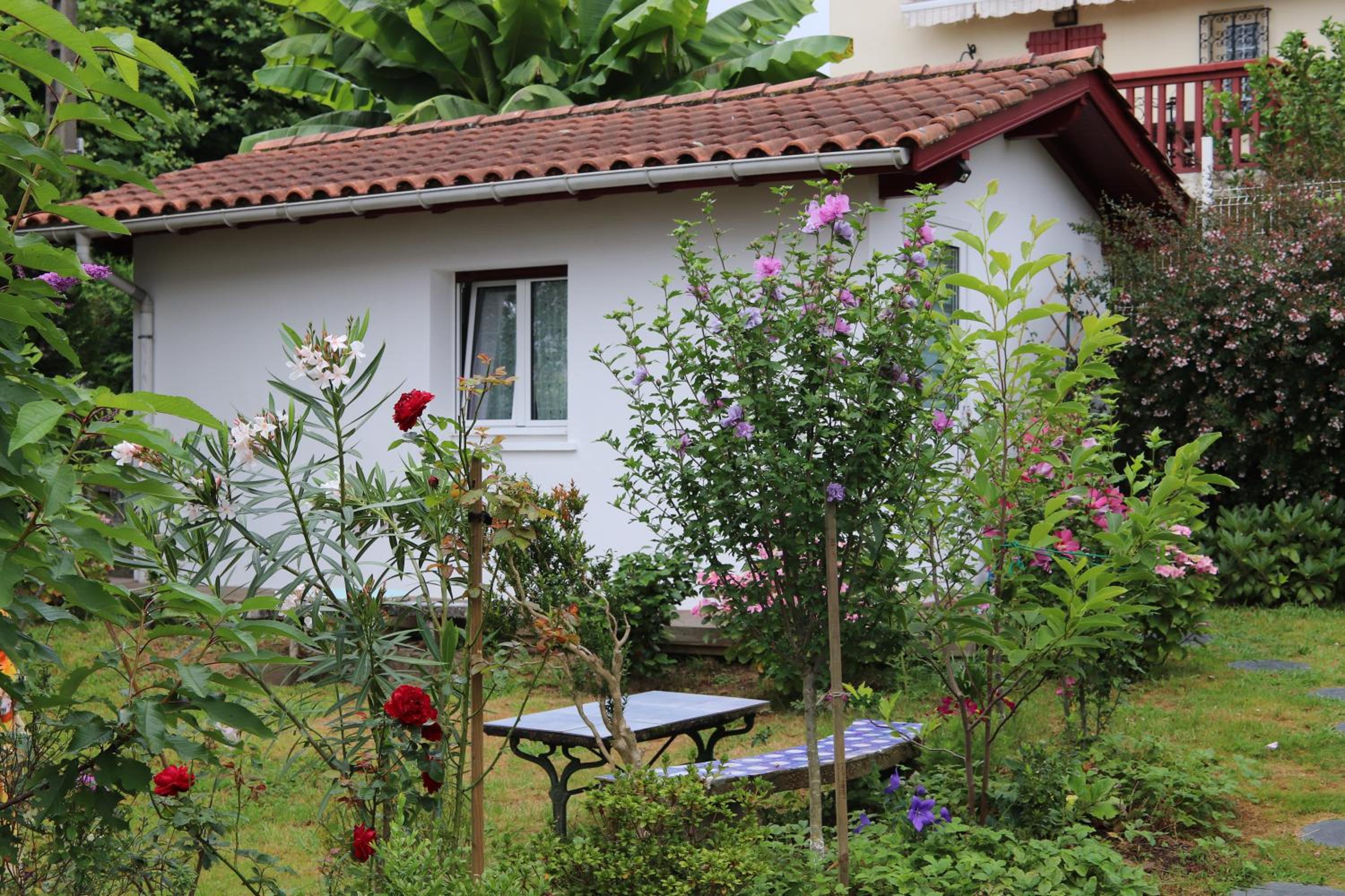 Double Room with Garden View - Photo 9