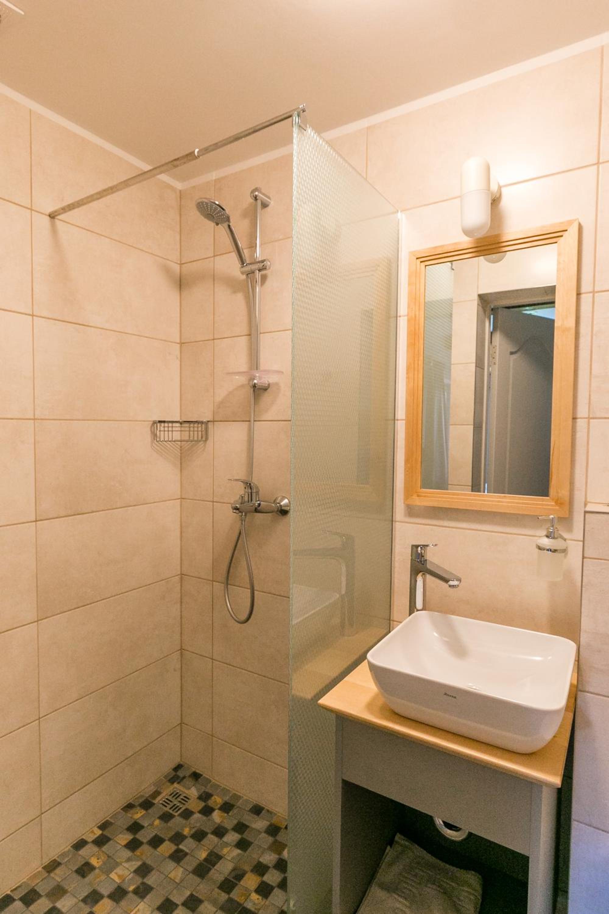 Apartment with Terrace - Photo 4