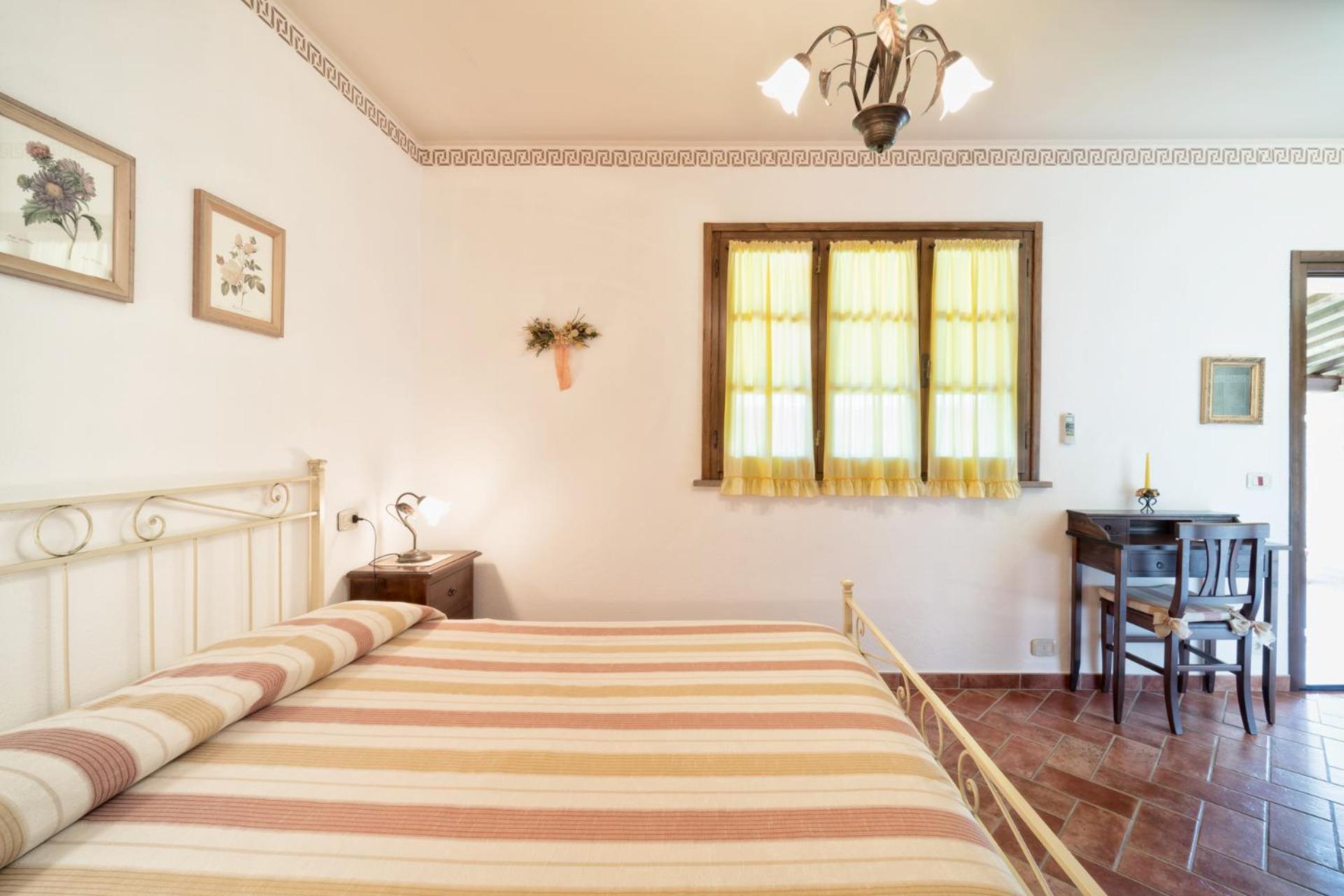 Queen Room with Garden View - Photo 5