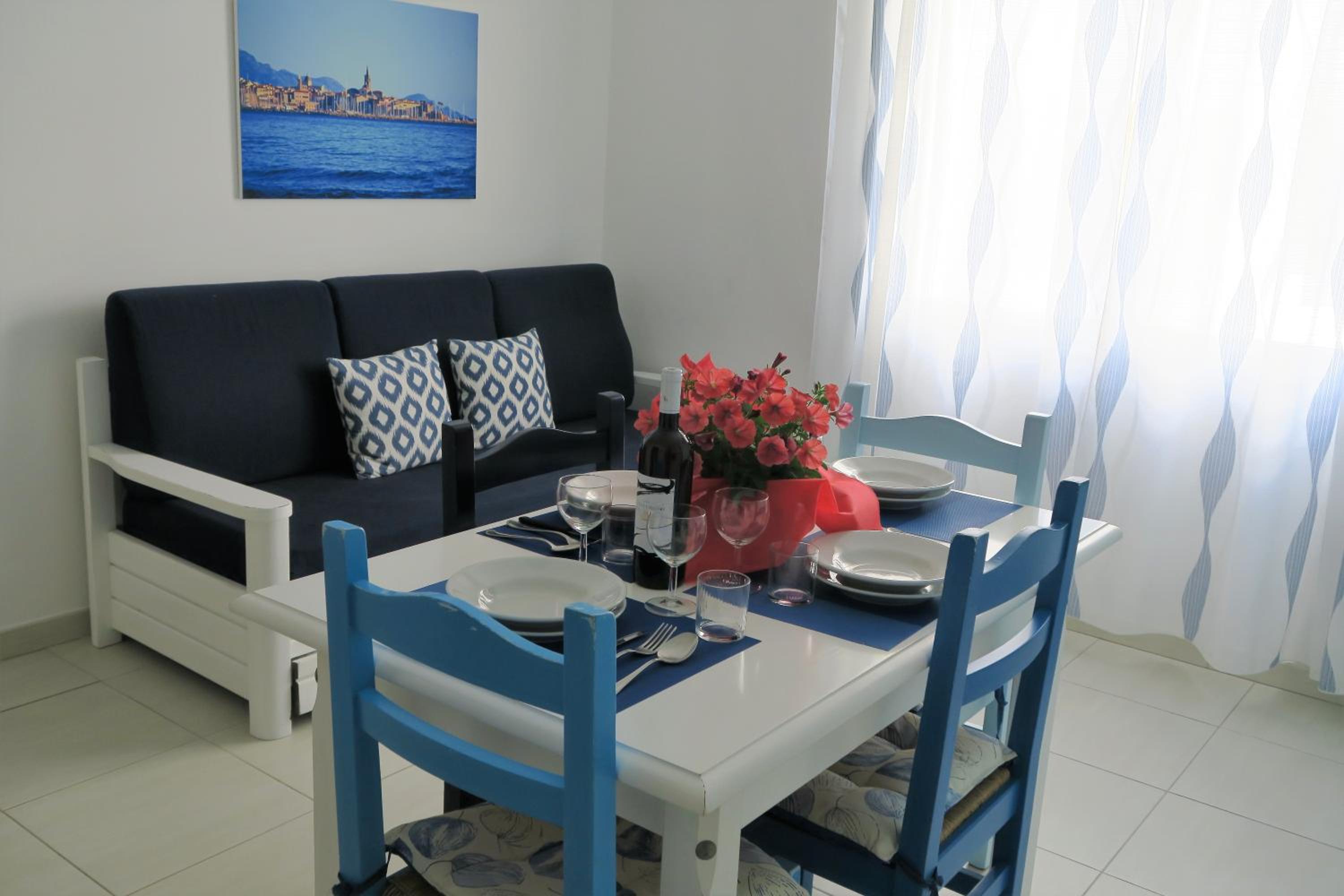 One-Bedroom Apartment with Sea View photo 1