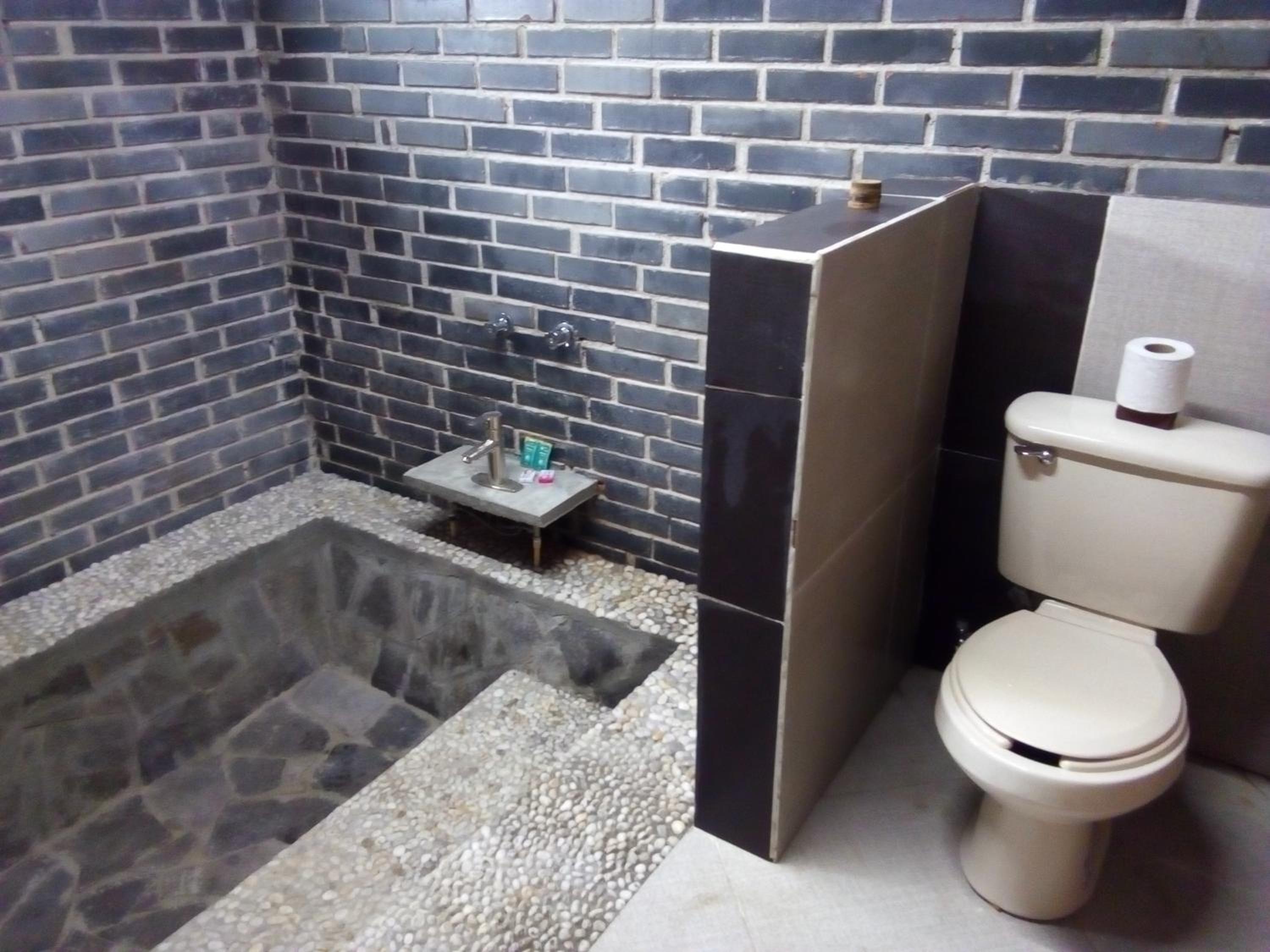 Triple Room with Private Bathroom - Photo 2