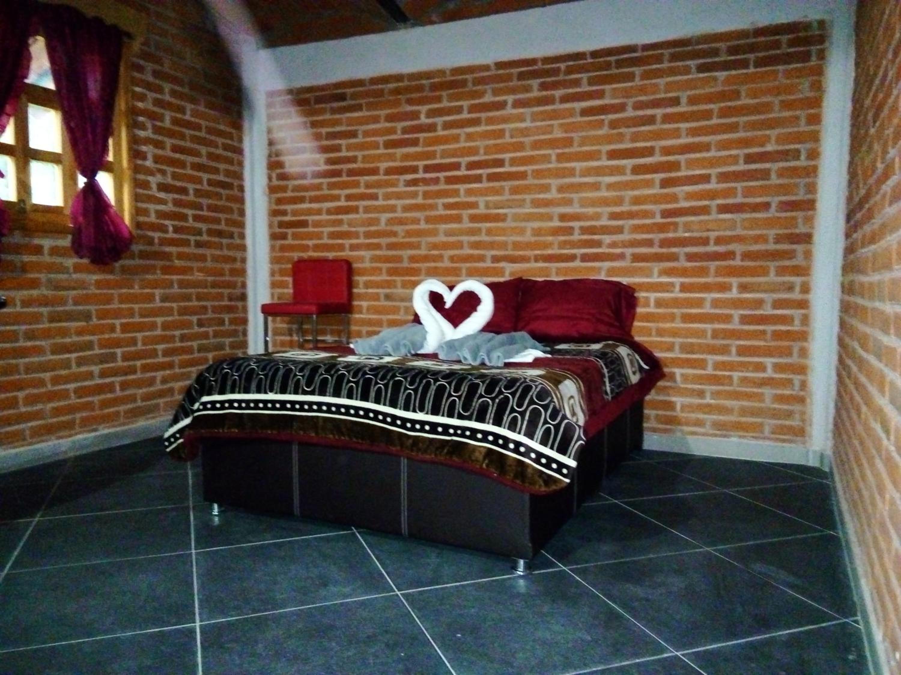 Two-Bedroom House - Photo 2