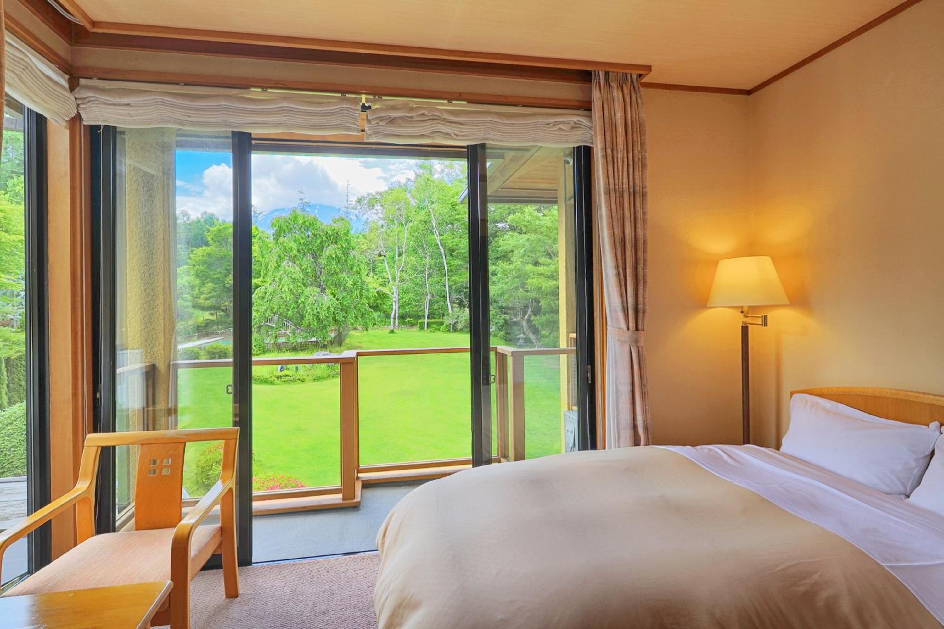 Family Room with Mountain View - Photo 9