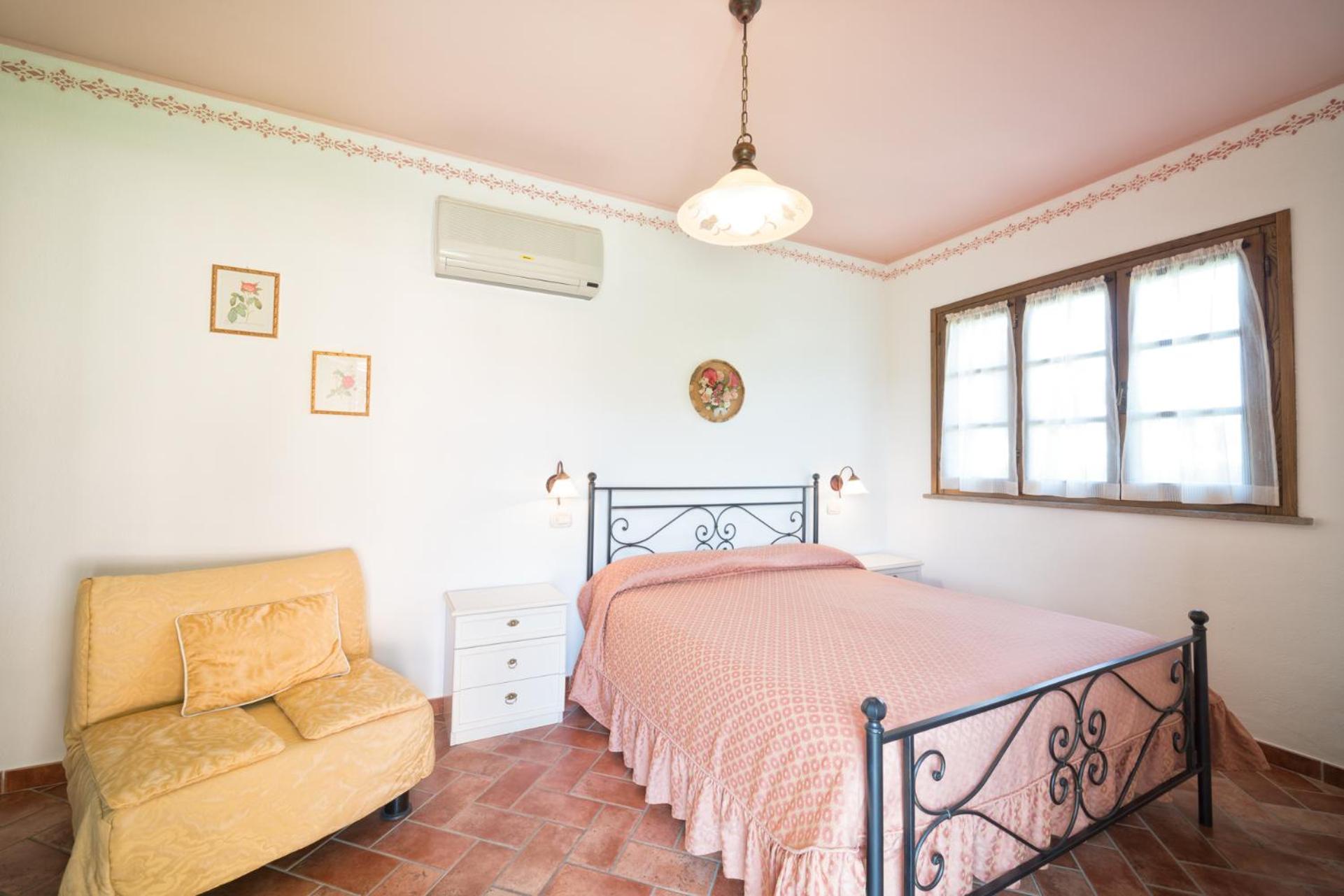 Double Room - Photo 7