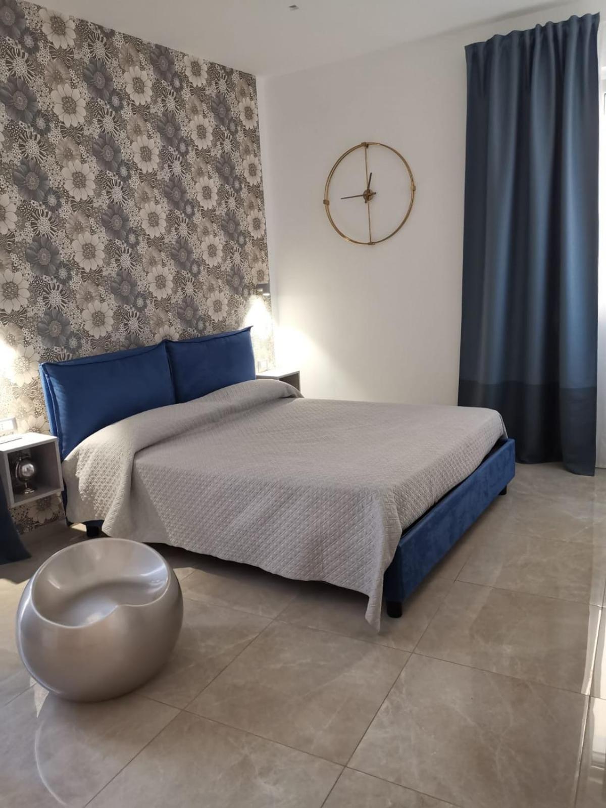 Queen Room with Balcony photo 1
