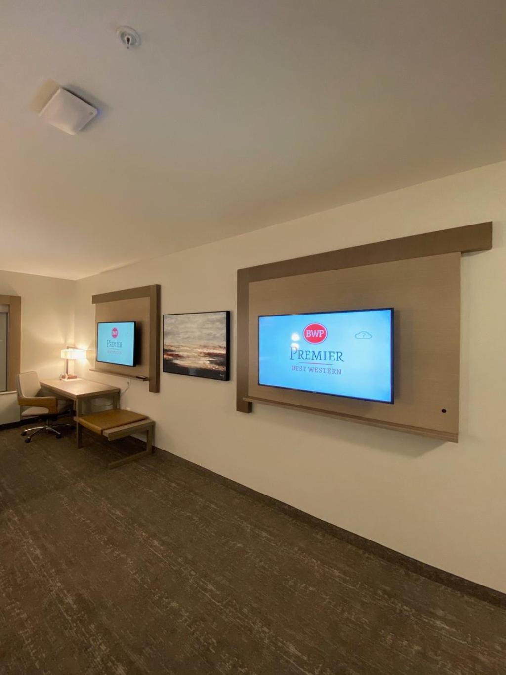 King Suite with Kitchen - Photo 6