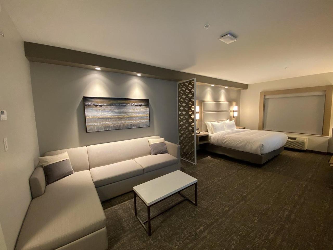 King Suite with Sofa Bed - Photo 5