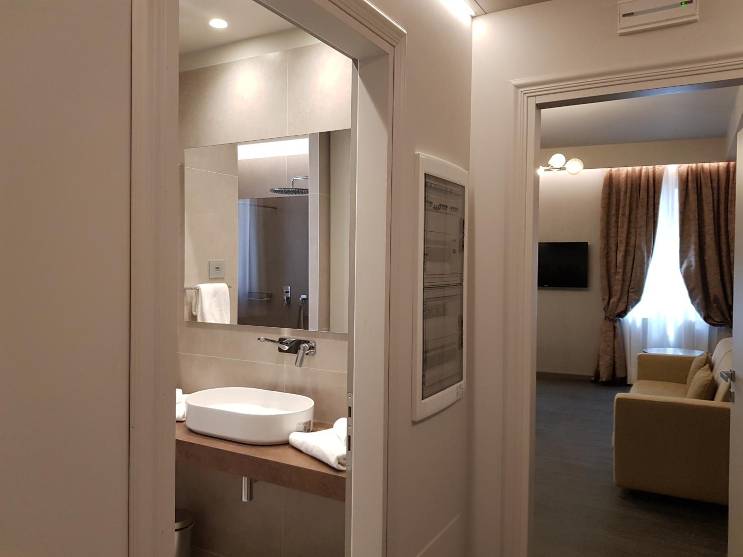 Superior Apartment thumbnail 5