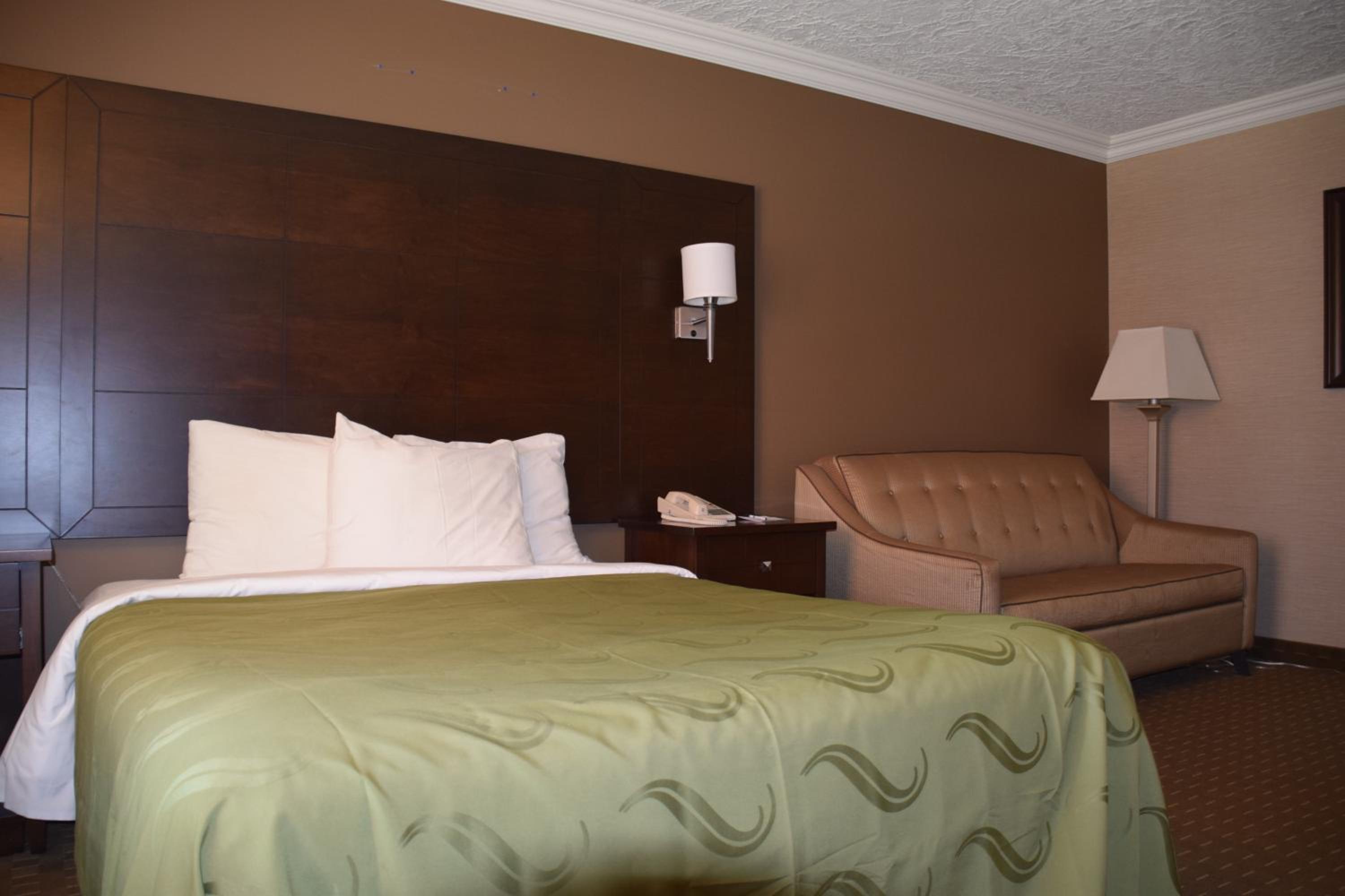 Queen Room - Non-Smoking - Photo 2