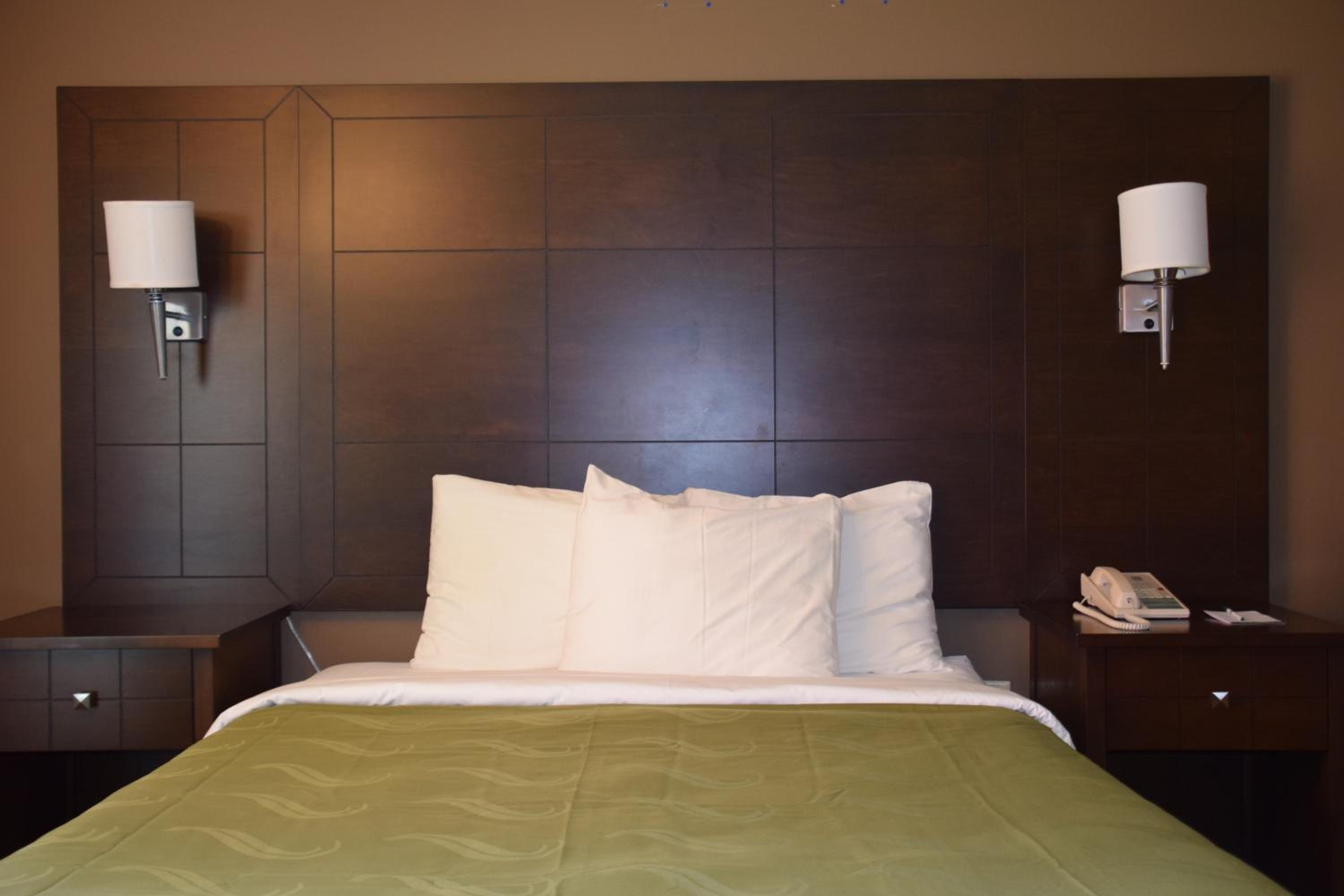 Queen Room - Non-Smoking - Photo 1
