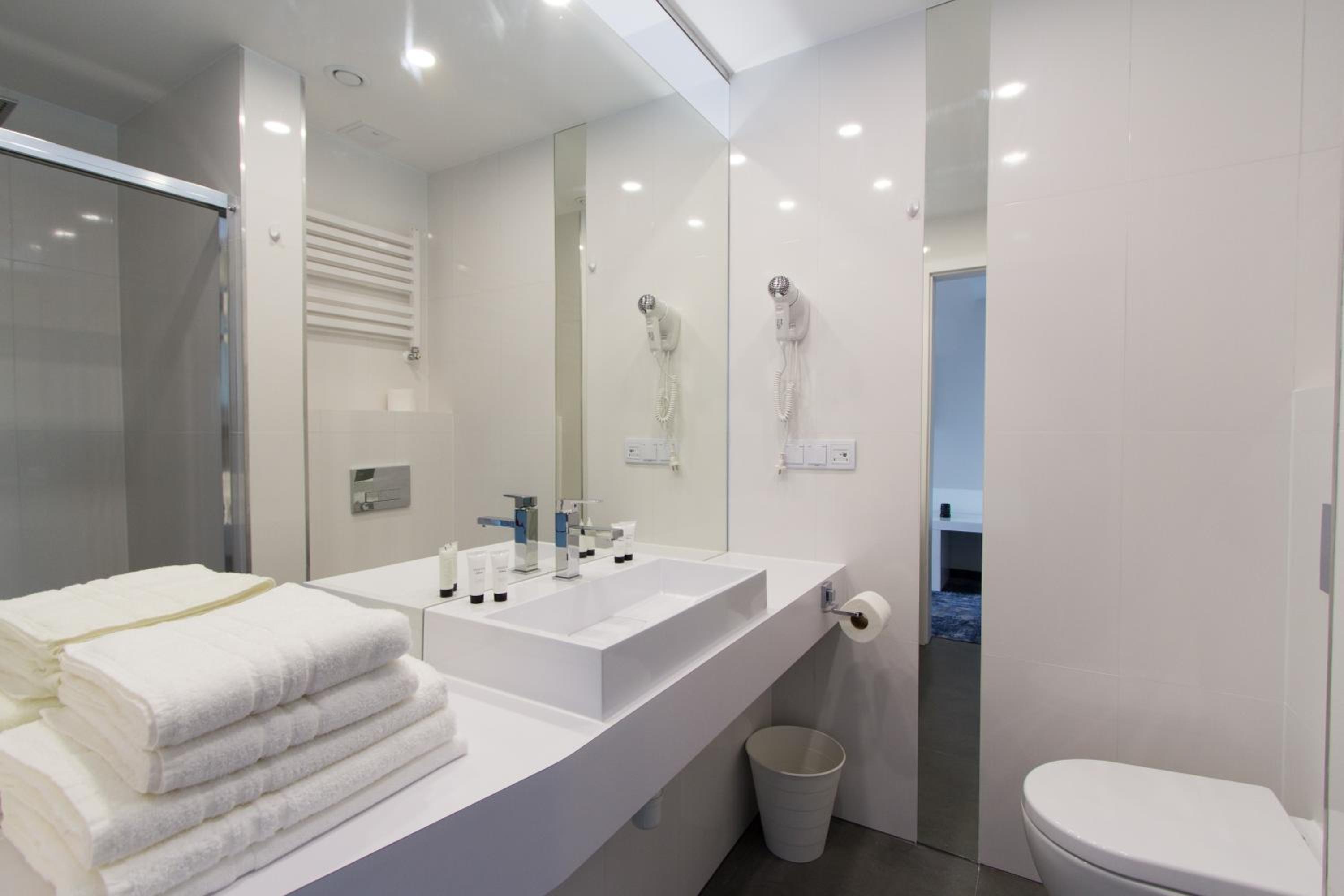 Double or Twin Room - Photo 3