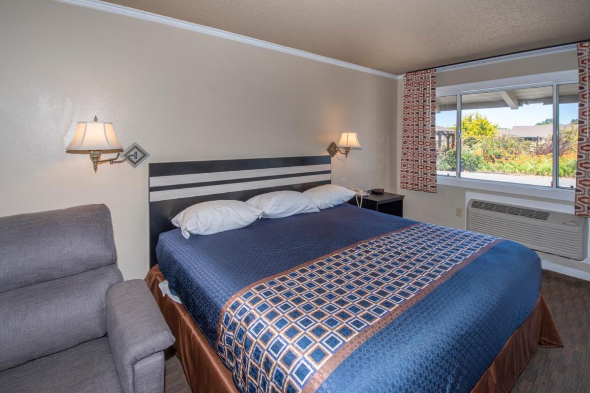 Standard King Room photo 1